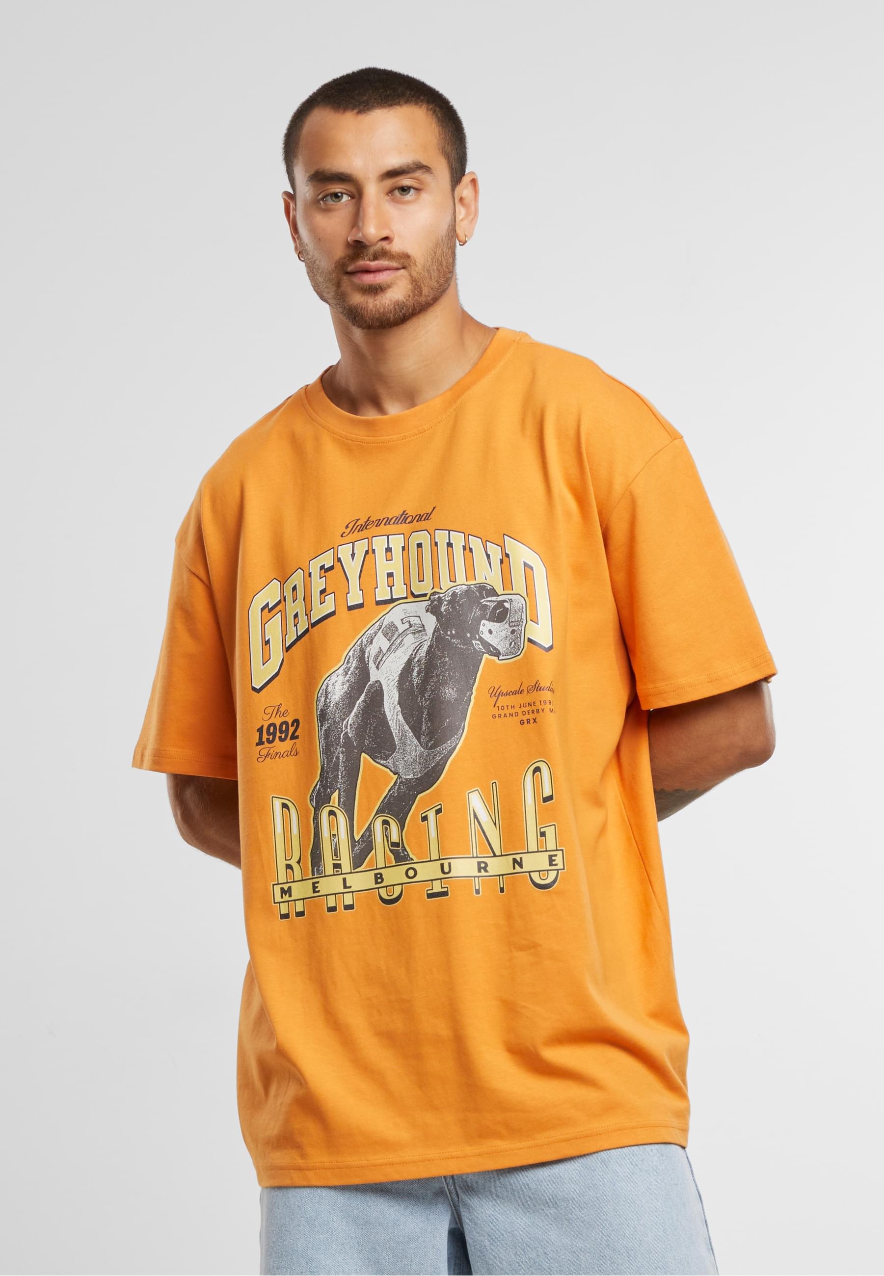 MisterTee T-Shirt »MisterTee Greyhound Racing Oversize Tee«, (1 tlg.)
