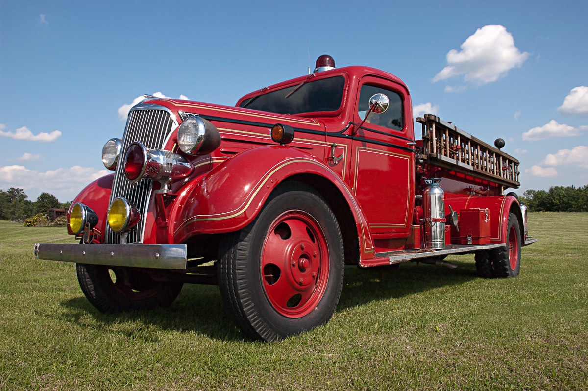 Papermoon Fototapete "Vintage Feuerwehrauto" günstig online kaufen