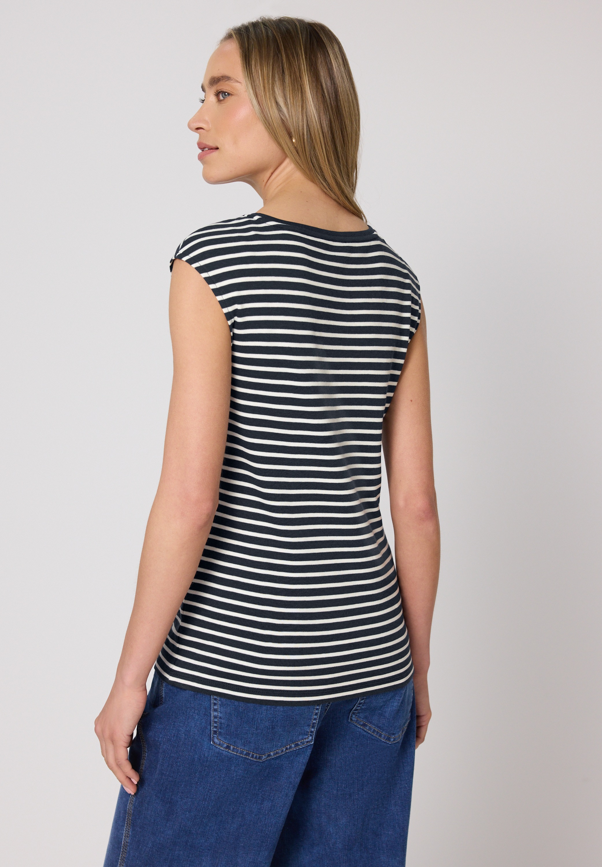 STREET ONE V-Shirt mit abgerundetem V-Ausschnitt