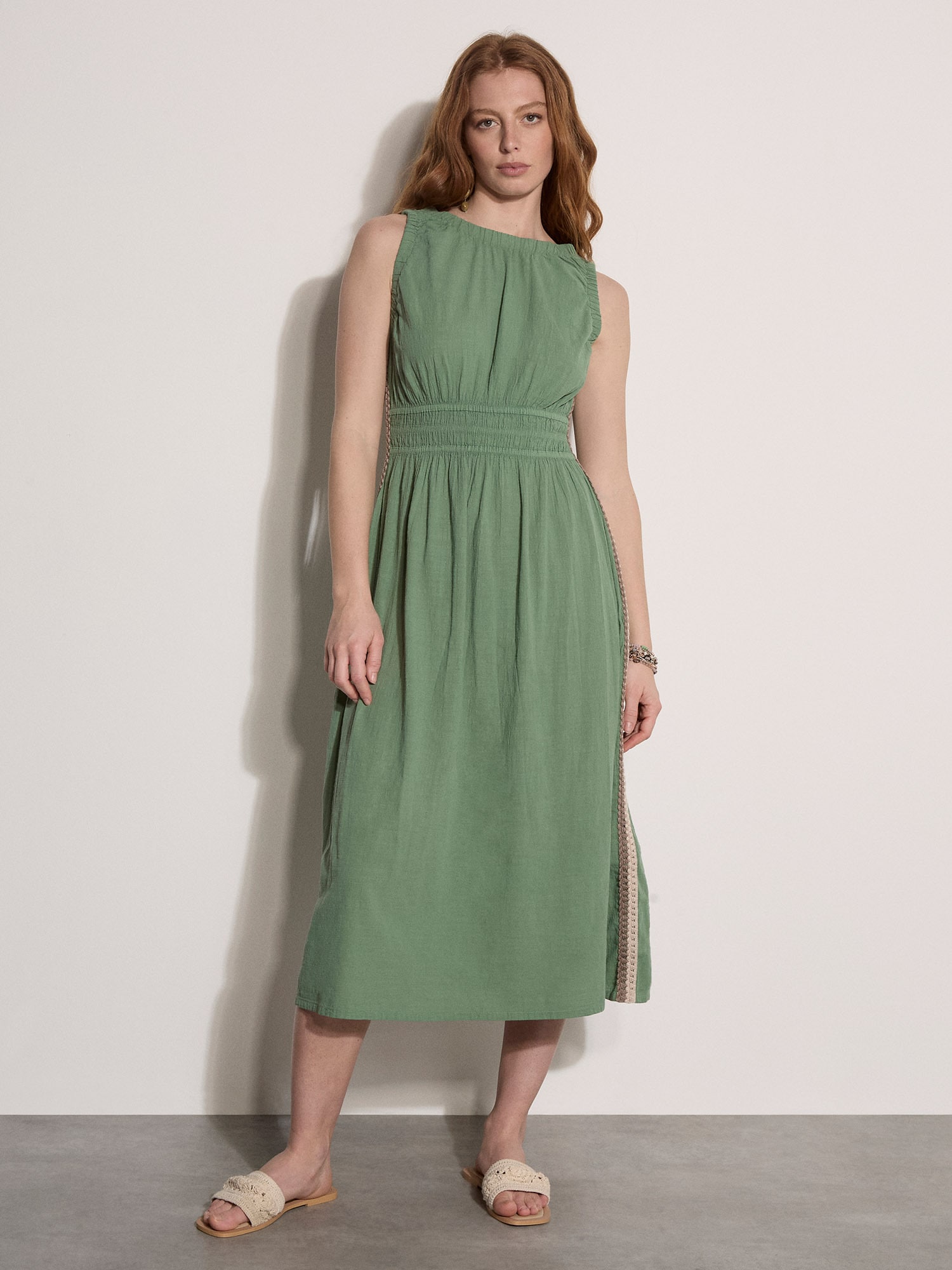 Apricot Midikleid "Midi-Kleid mit Häkelspitze und Smokarbeit" Smokarbeit