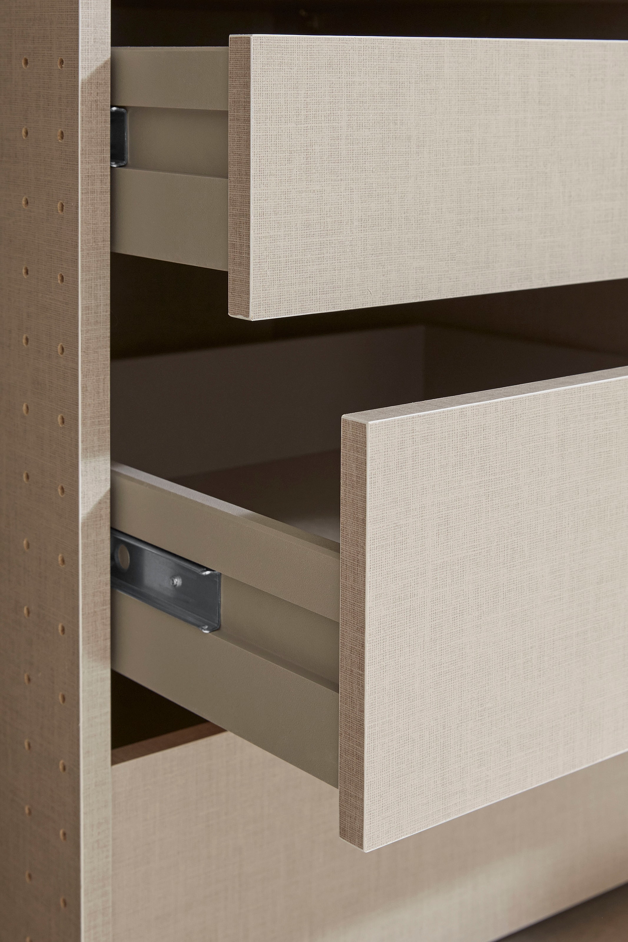 rauch Drehtürenschrank »Kleiderschrank Schrank Garderobe TOPSELLER OTELI inkl. Inneneinteilung«, mit zusätzlichen Einlegeböden, optional mit Spiegel MADE IN GERMANY