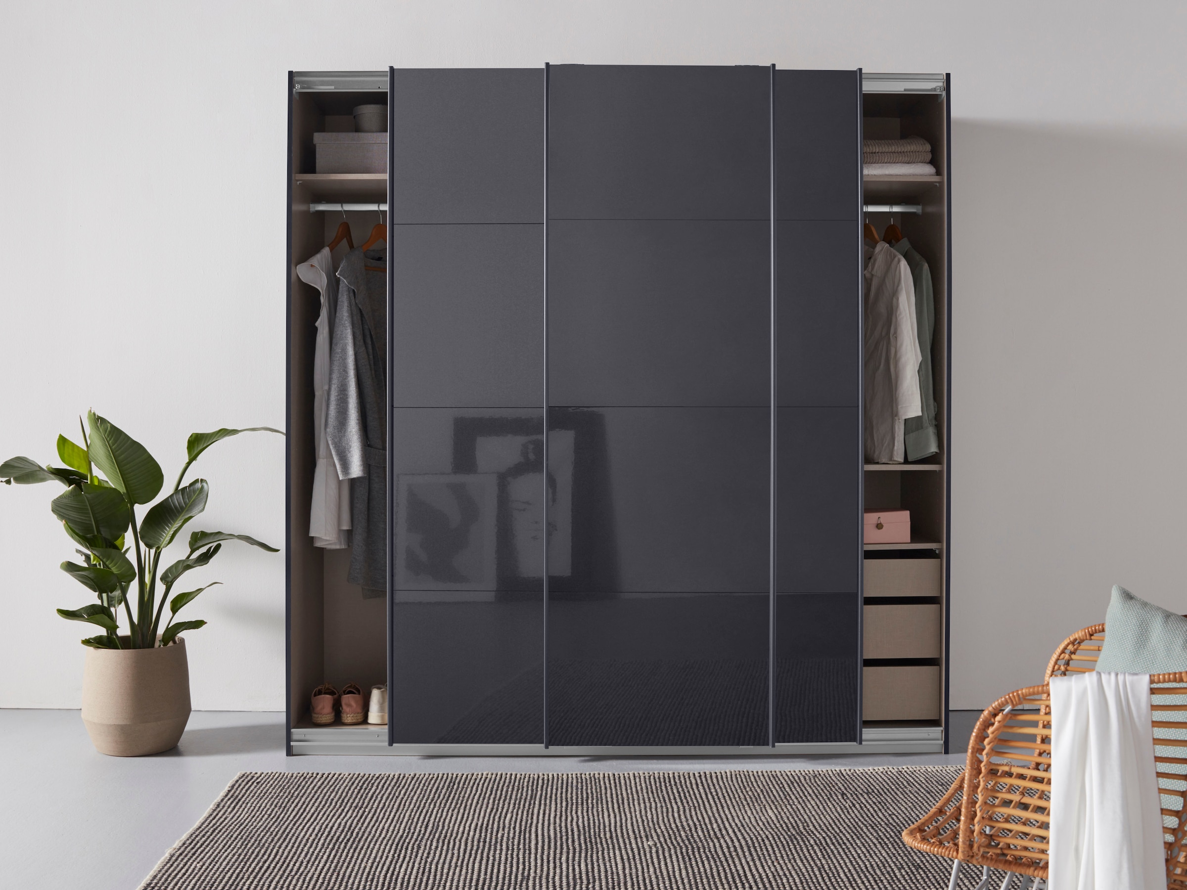 rauch Schwebetürenschrank »Kleiderschrank Schrank Garderobe TOPSELLER OTELI inkl. Inneneinteilung«, mit 3 Innenschubladen sowie zusätzlichen Einlegeböden MADE IN GERMANY