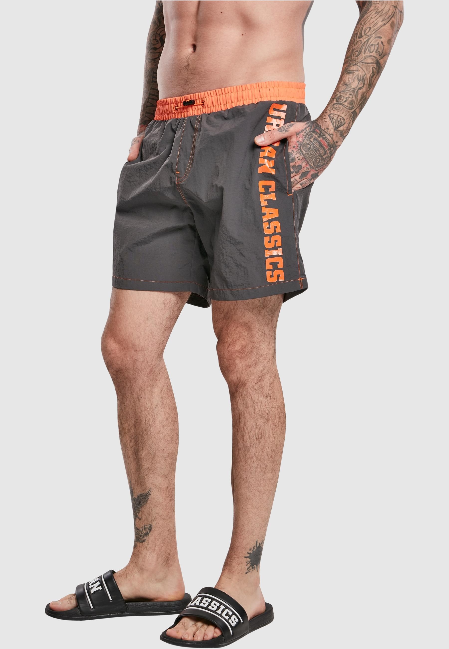 URBAN CLASSICS Badeshorts »Urban Classics Herren UC Logo Swim Shorts«