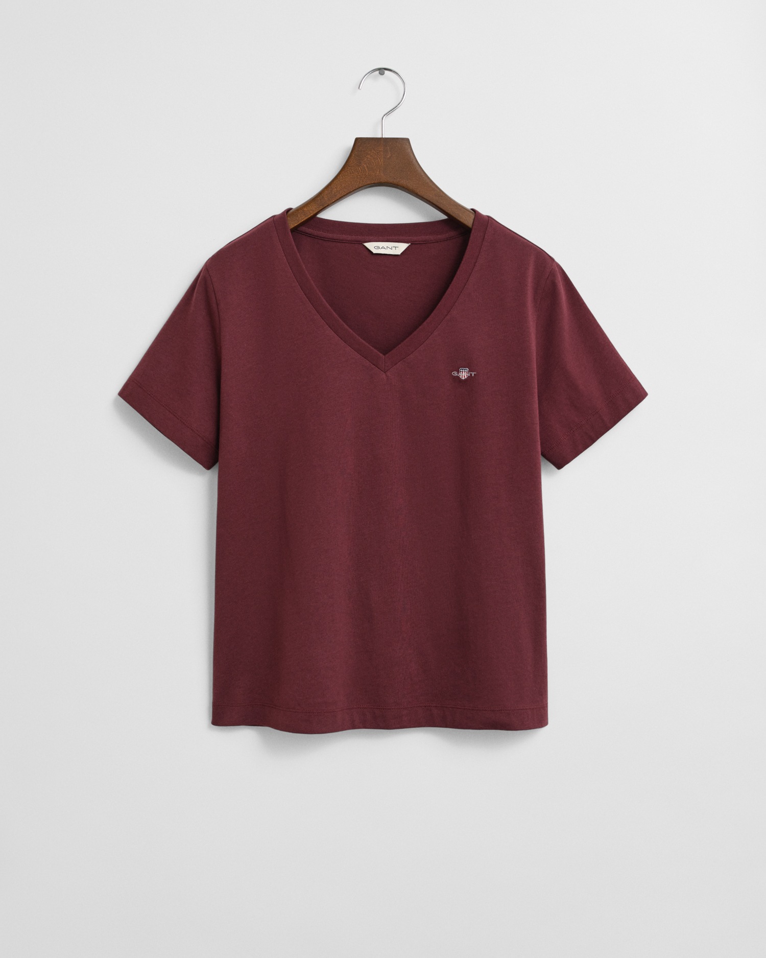 Gant "REG SHIELD KA V-NECK T-SHIRT" mit einer kleinen Logostickerei auf der günstig online kaufen