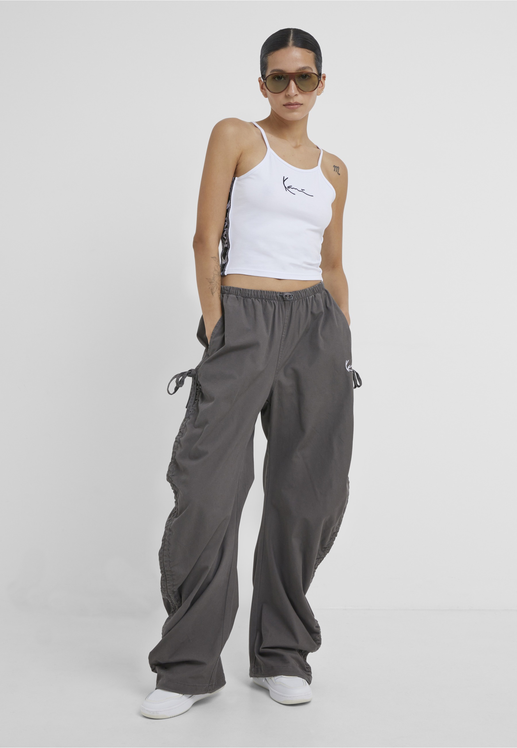 Karl Kani Tanktop »Karl Kani Damen KKWQ22001WHT Small Signature Tape Top« 1 Stk.