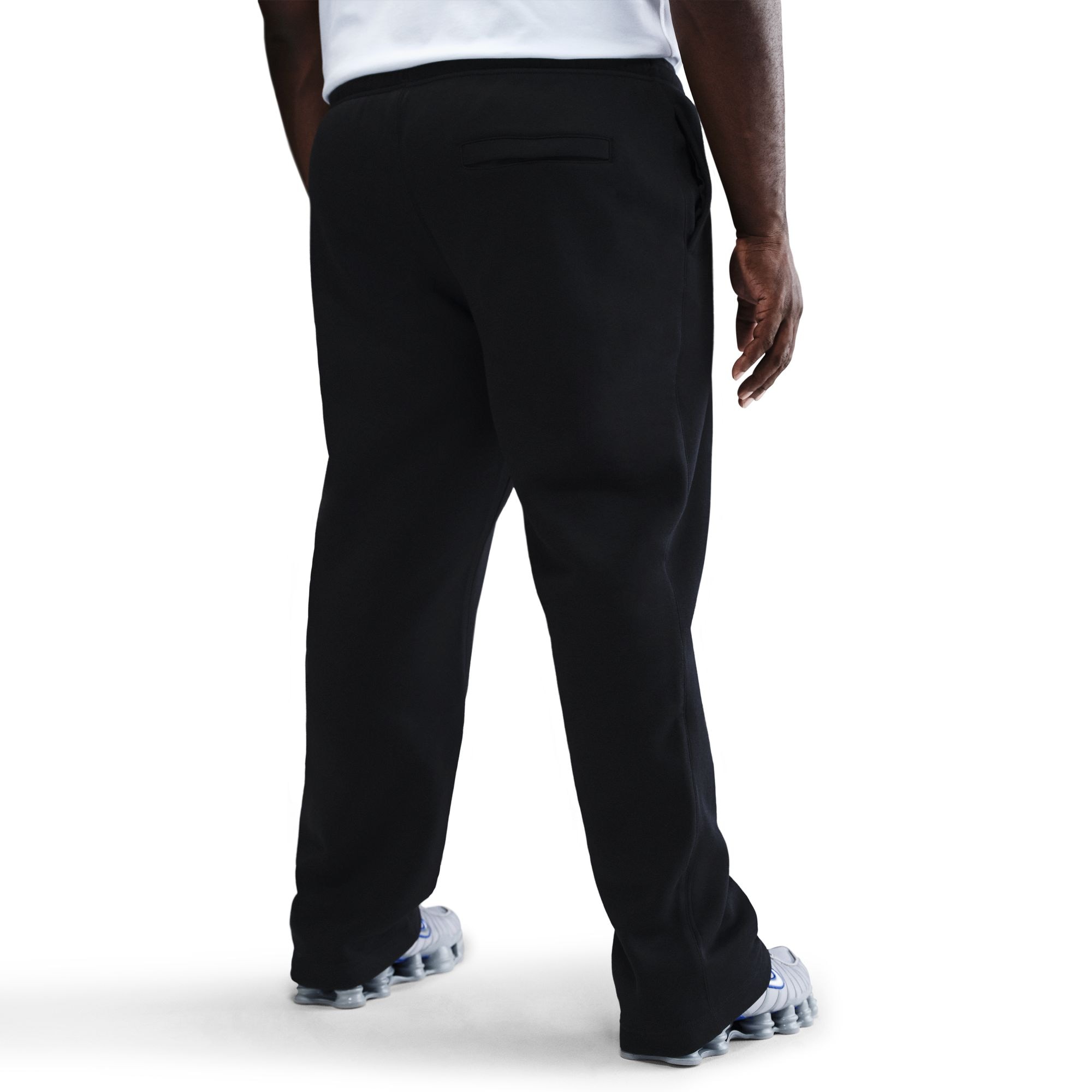 Nike Sportswear Sporthose »M NK CLUB BB OH PANT«  für Laufen und Leichtathletik, mit Eingrifftaschen und Gesäßtasche