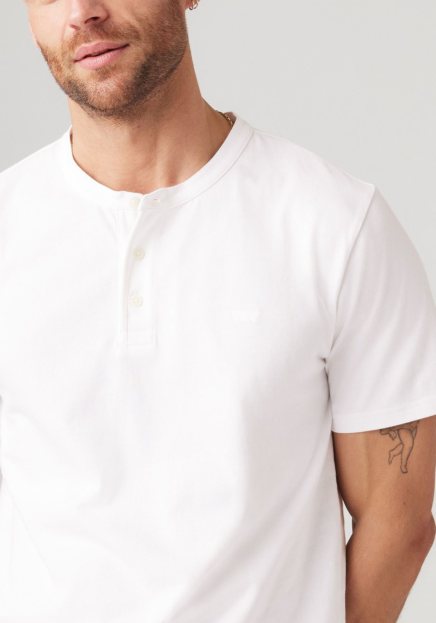 Levi's® Henleyshirt, mit Logo Stickerei
