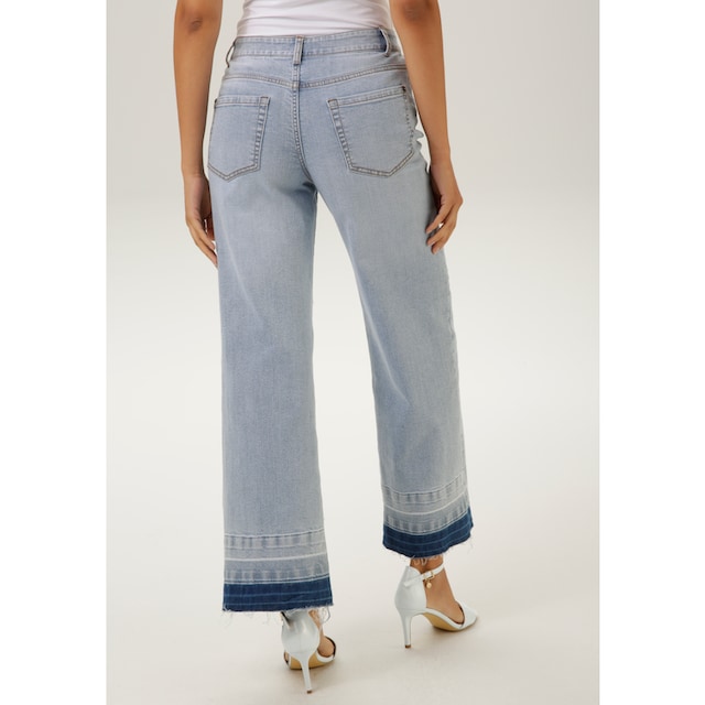 Aniston CASUAL Straight-Jeans, mit trendiger Waschung am leicht  ausgefranstem Saum für bestellen | BAUR