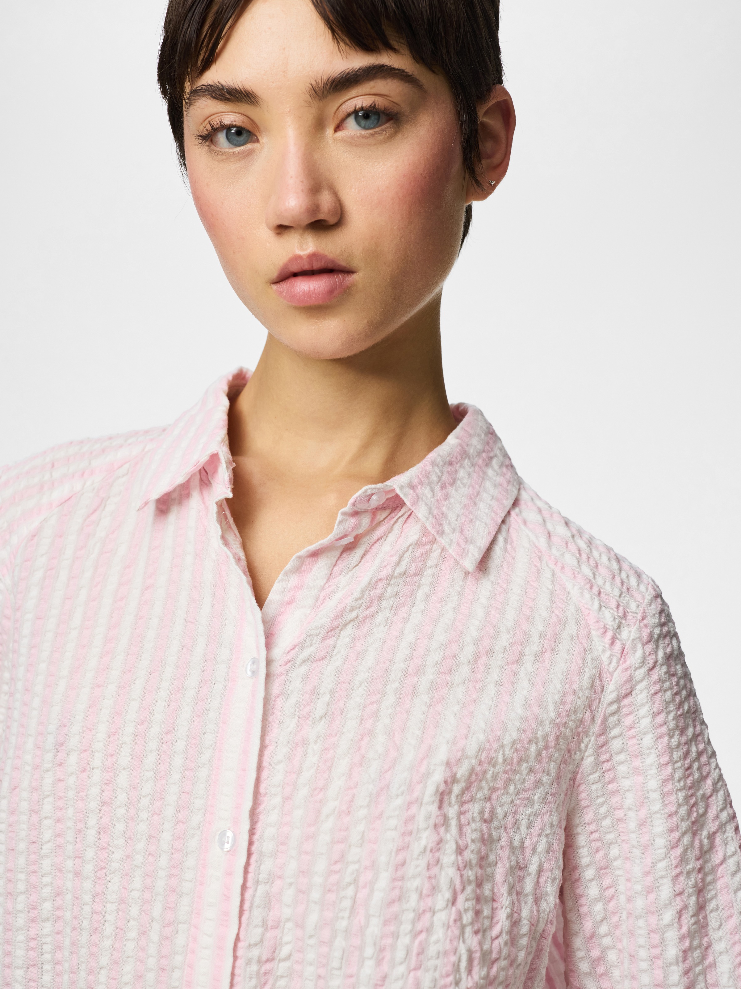 pieces Hemdbluse "PCSTINNA SS SHIRT WVN NOOS BC" mit Streifenmuster günstig online kaufen