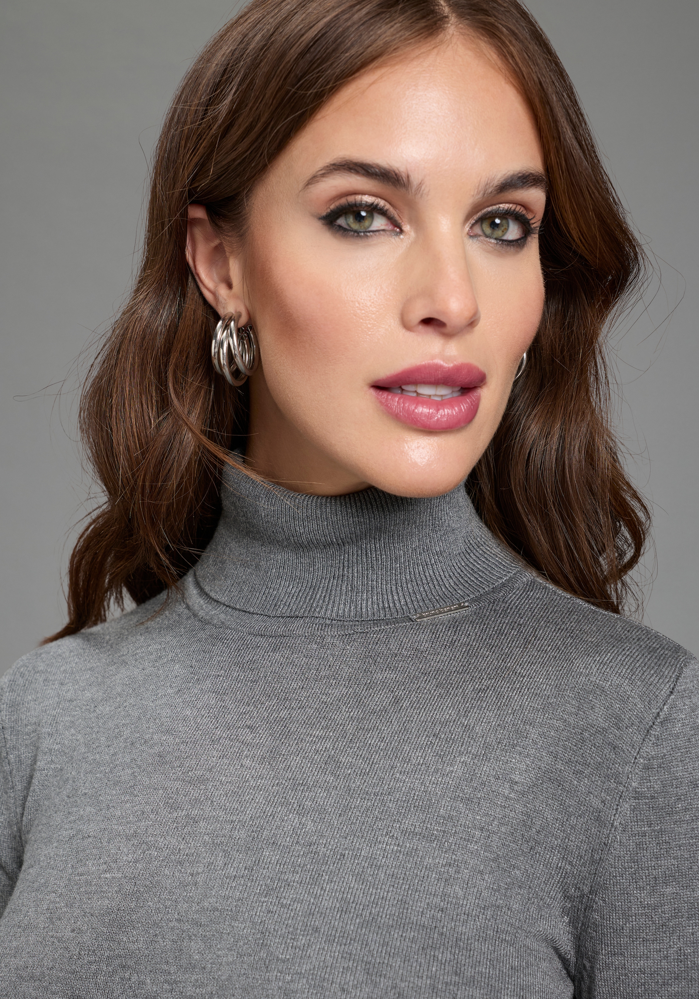 Bruno Banani Rollkragenpullover mit hoch geschlossenem Ausschnitt, figurbetonte Passform