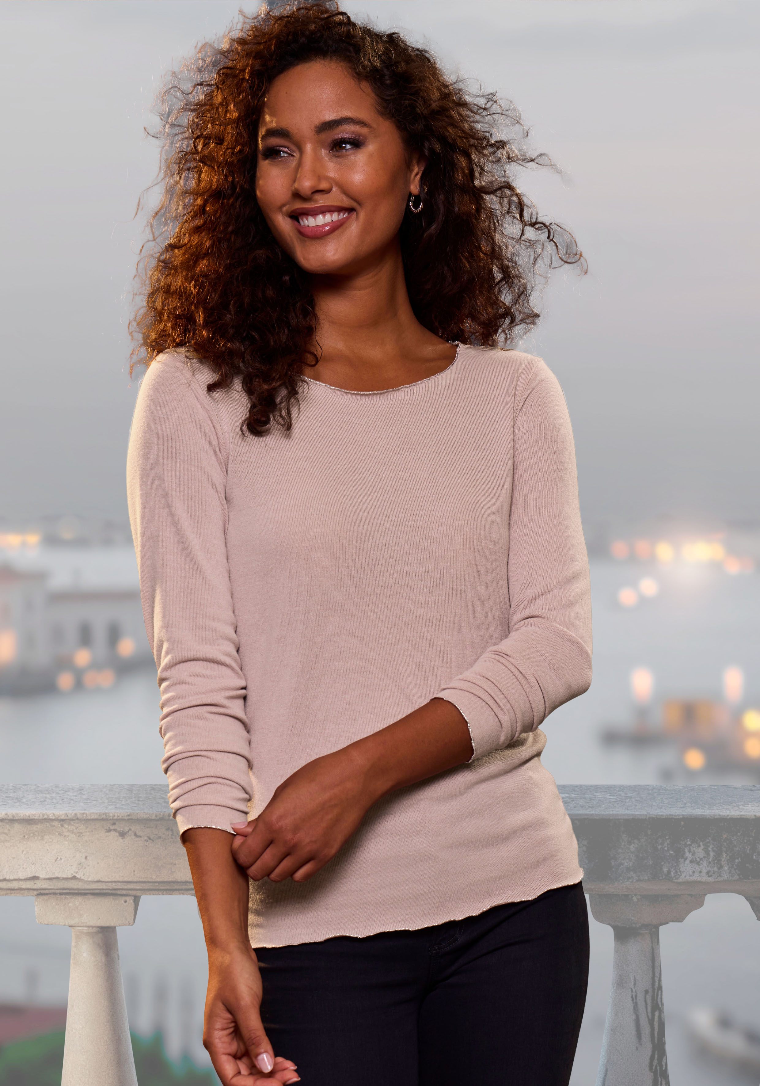 LASCANA Langarmshirt "mit feiner Glitzereinfassung" aus luftigem Viskose-Feinstrick