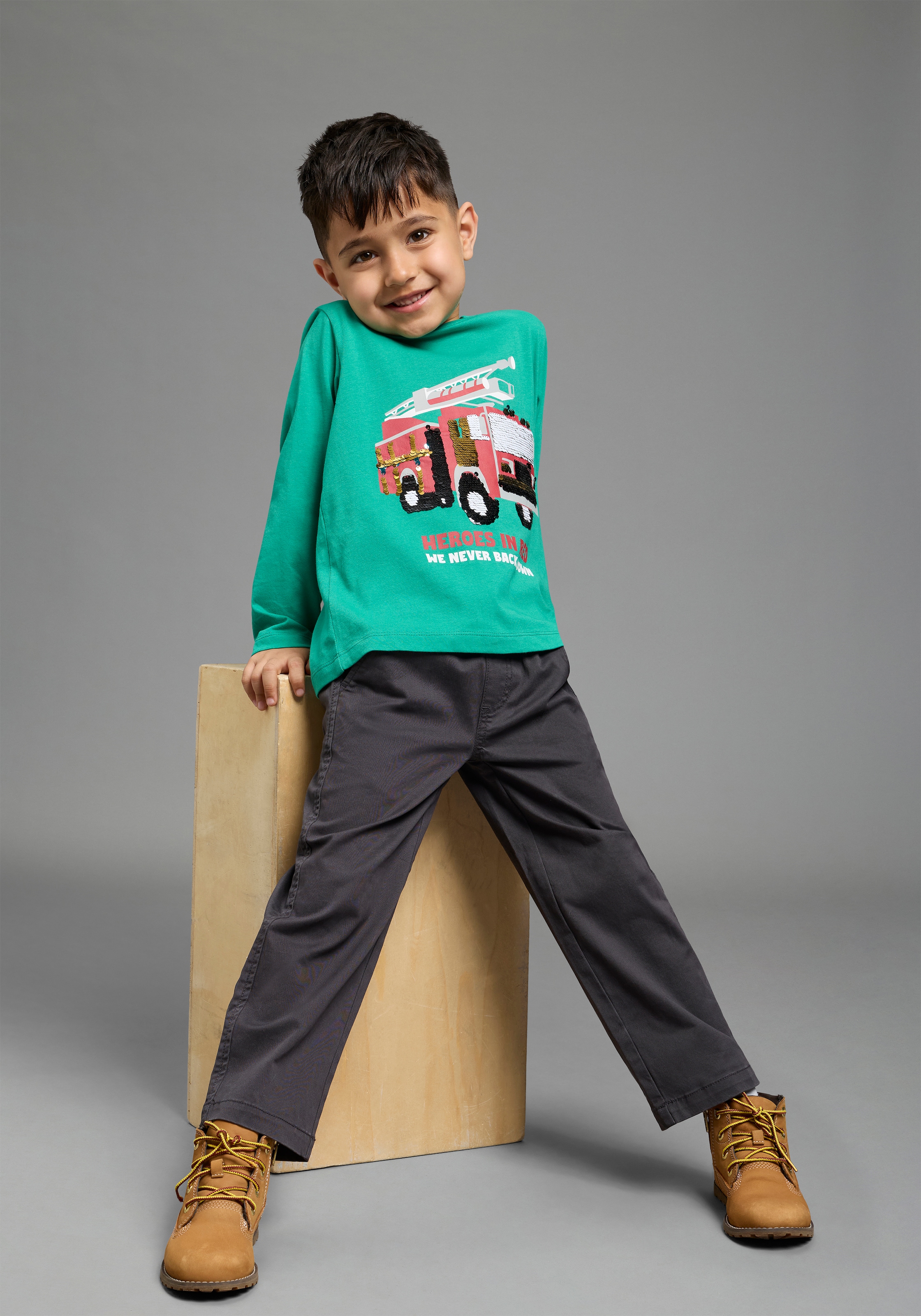 KIDSWORLD Langarmshirt »Feuerwehr Pailletten Shirt« Feuerwehr Druck mit Pailletten