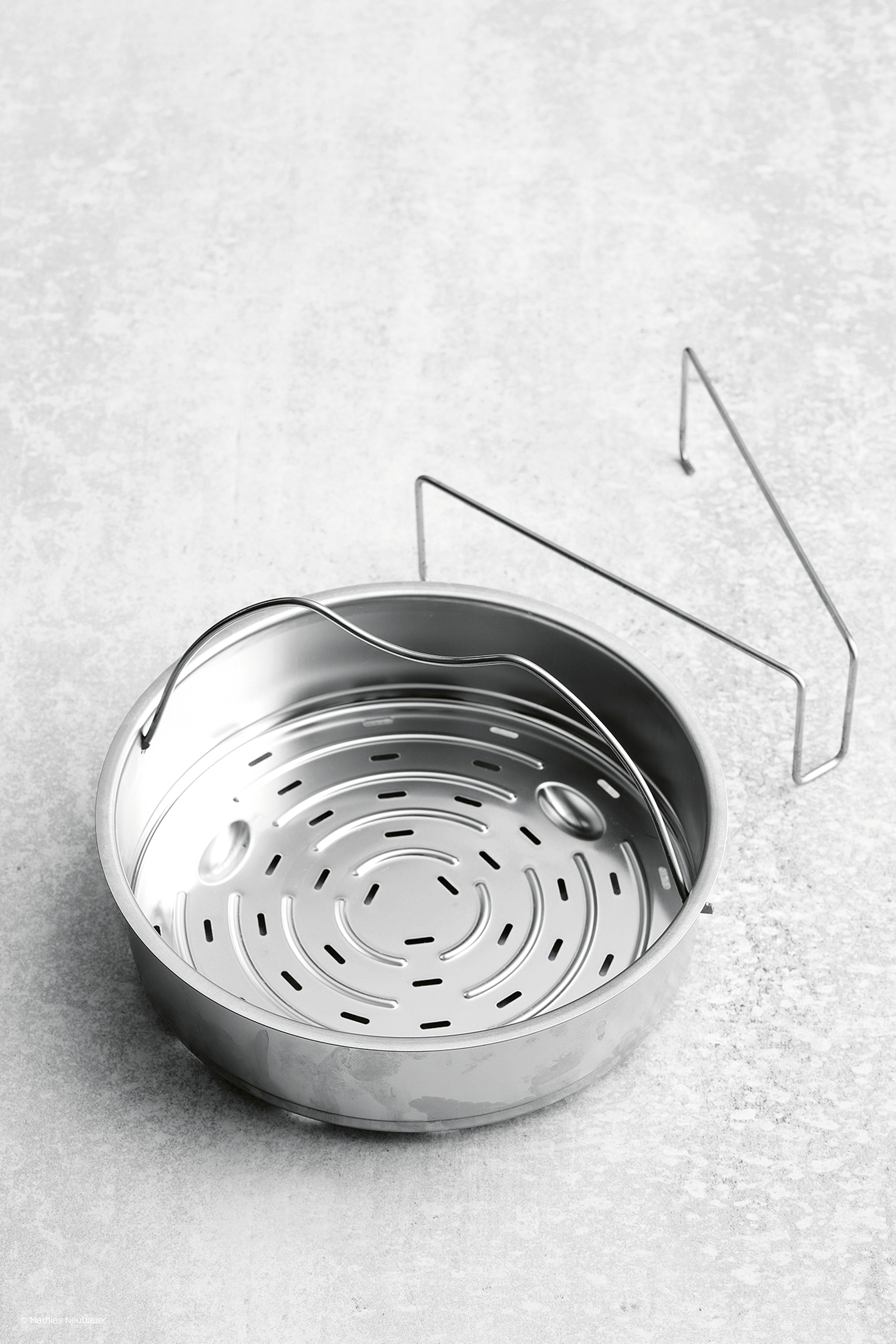 Fissler Schnellkochtopf »Vitaquick® Premium« Edelstahl 18/10 1 Schnellkochtopf 8 L, 1 Metalldeckel, 1 Dünsteinsatz, 3 Stk. tlg. Made in Germany, mit gelochtem Einsatz