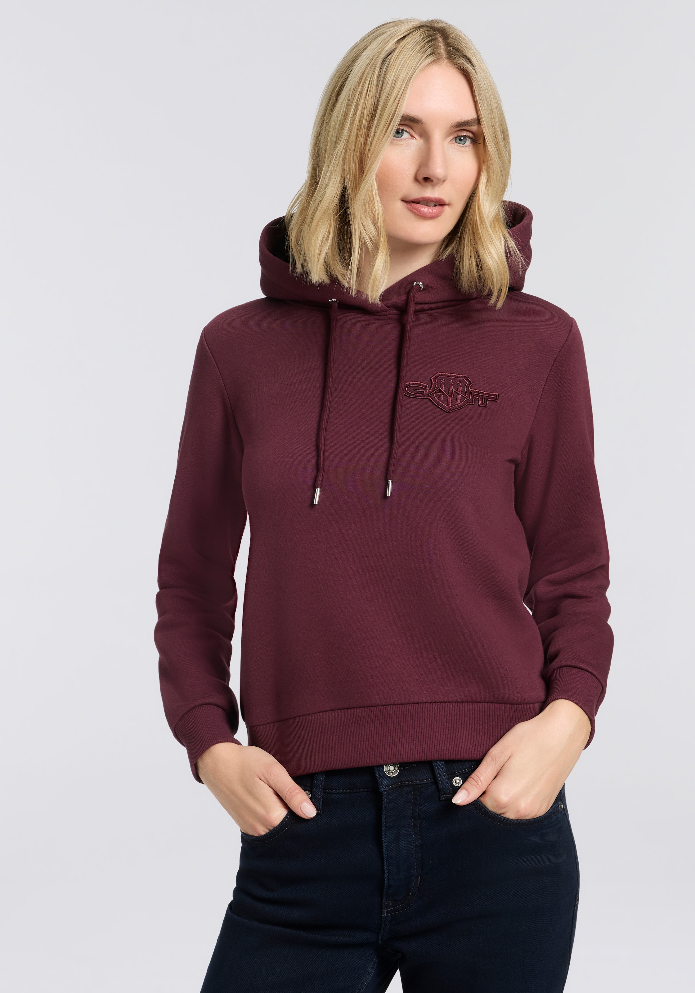 Gant Hoodie "REG TONAL SHIELD HOODIE", Ton in Ton Stickerei, Rippbündchen günstig online kaufen