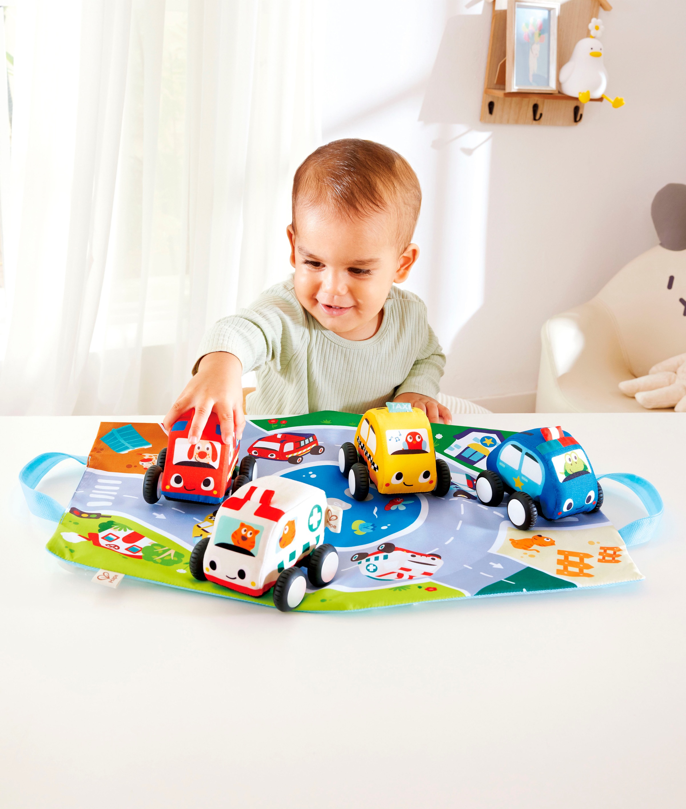 Hape Spielzeug-Auto »Plüschauto-Set mit Rückziehmotor«, (Set)