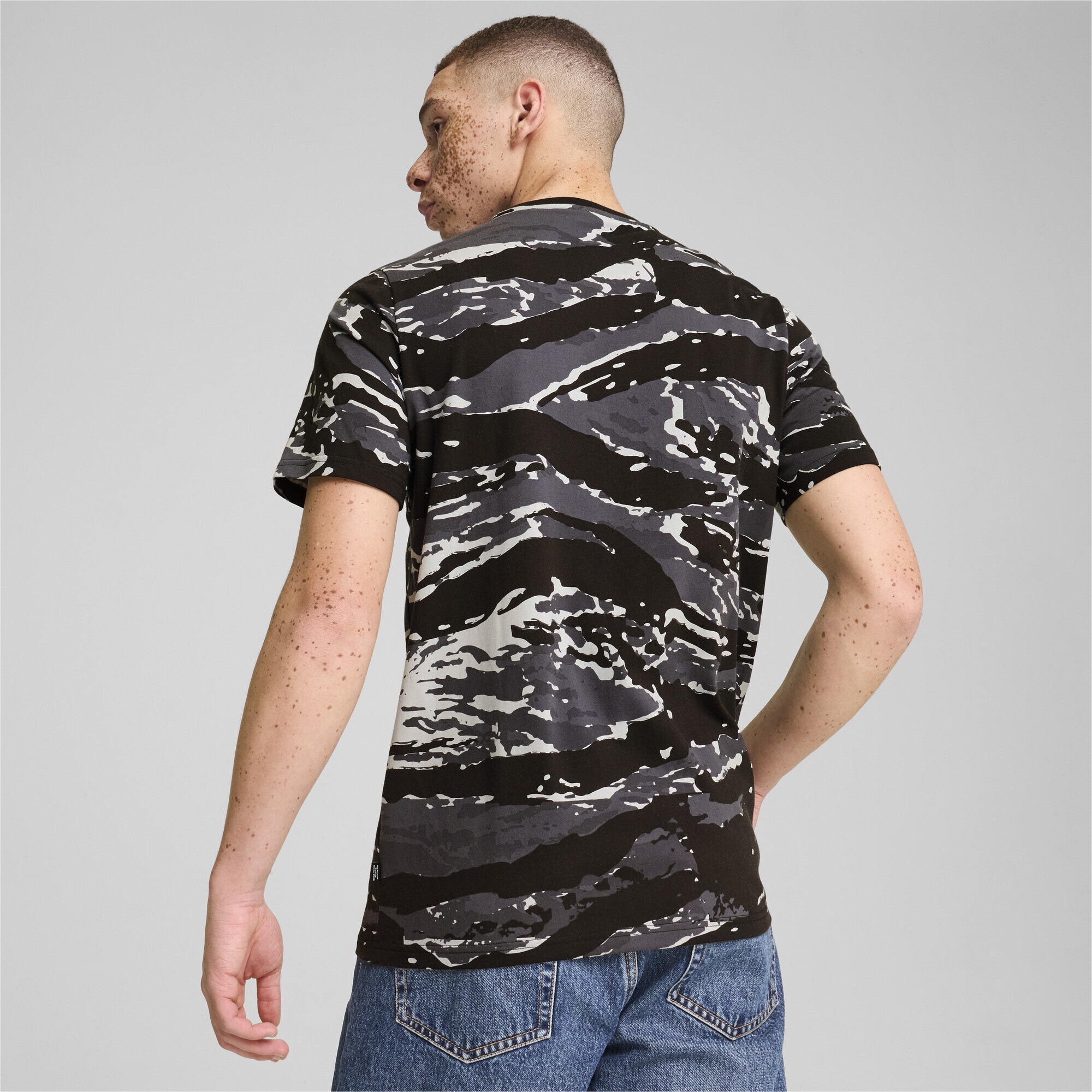 PUMA T-Shirt »ESS+ CAMO Graphic T-Shirt Herren«