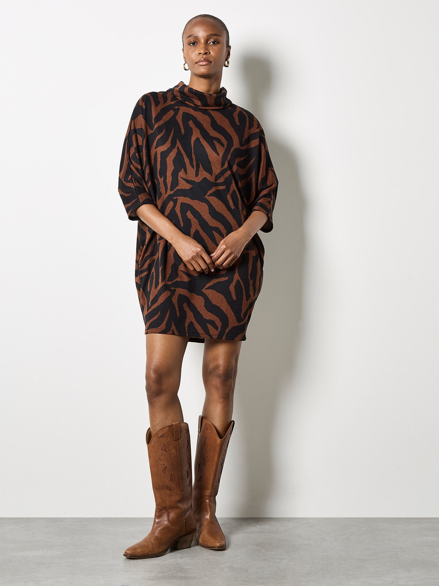 Apricot Strickkleid »im Cocoon-Stil« Seitennahttaschen mit weitem Rollkragen