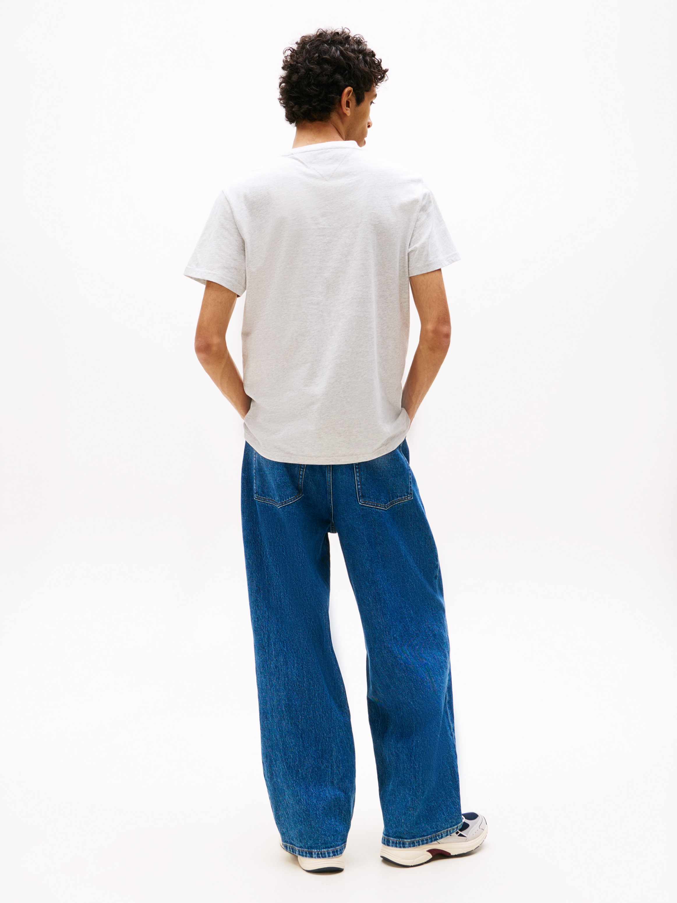 Tommy Jeans T-Shirt »TJM SLIM LINEAR CHEST TEE EXT«, Mit Rundhalsausschnitt