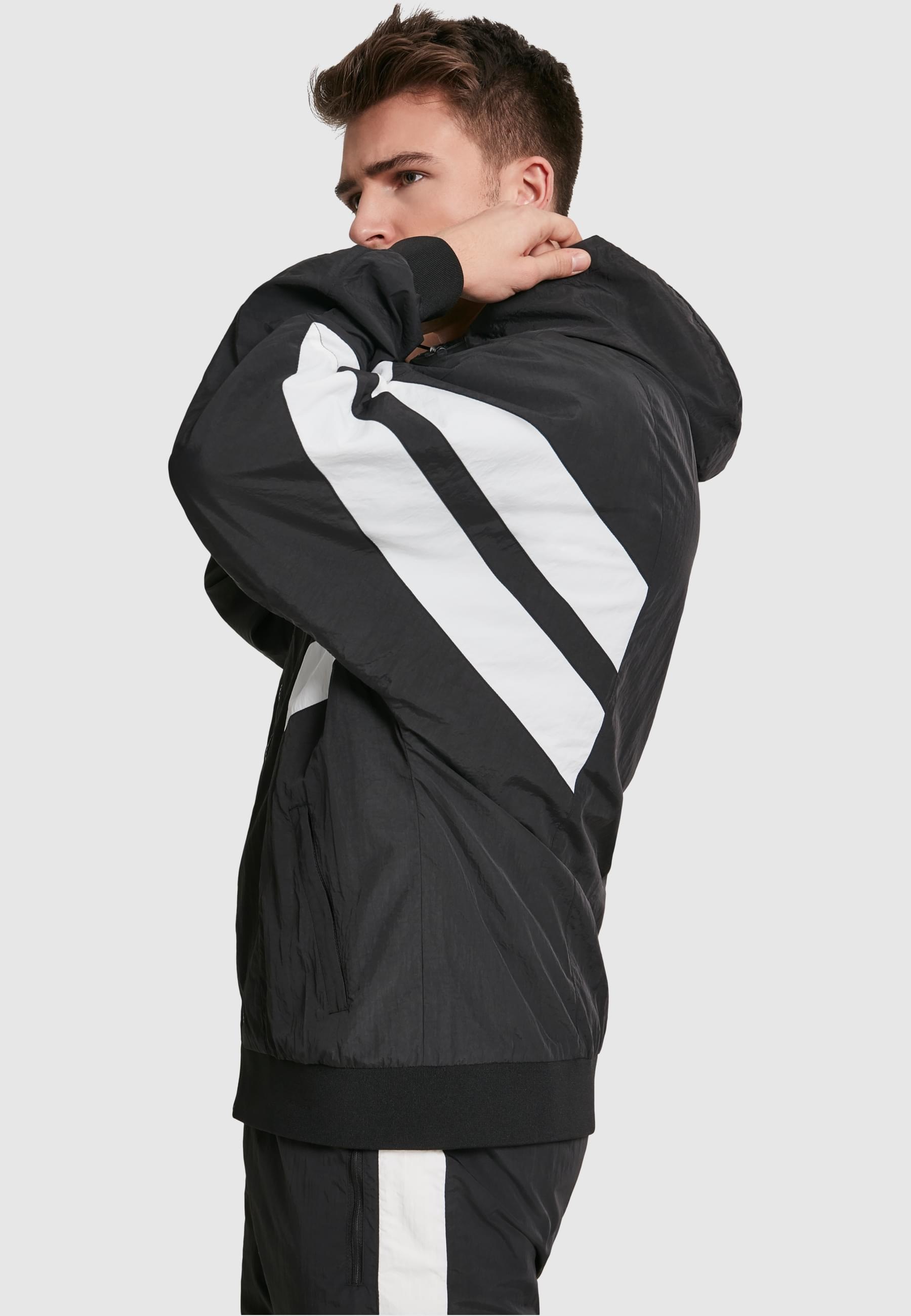 URBAN CLASSICS Allwetterjacke »Urban Classics Herren Crinkle Panel Track Jacket«, (1 St.), mit Kapuze