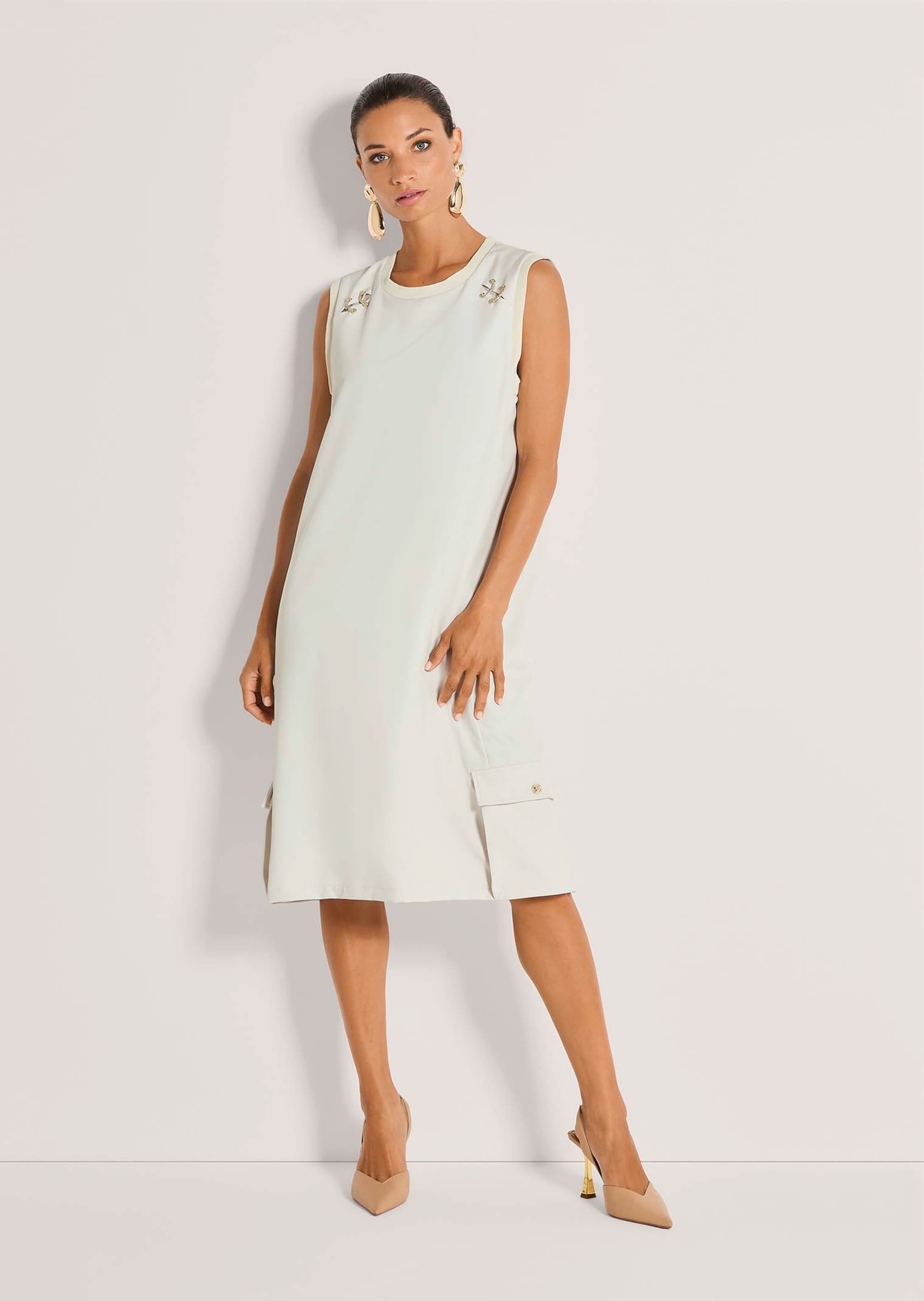 Sommerkleid MADELEINE "Jerseykleid Midikleid mit Schmuckelementen", Damen, Gr. 38, N-Gr, weiß (perlweiß), Obermaterial: 90% Polyester PES. 10% Elasthan EL., Modern, figurumspielend, Kleider Sommerkleid, Kleid mit eingefasstem Ripsband am Ausschnitt, mit D 2