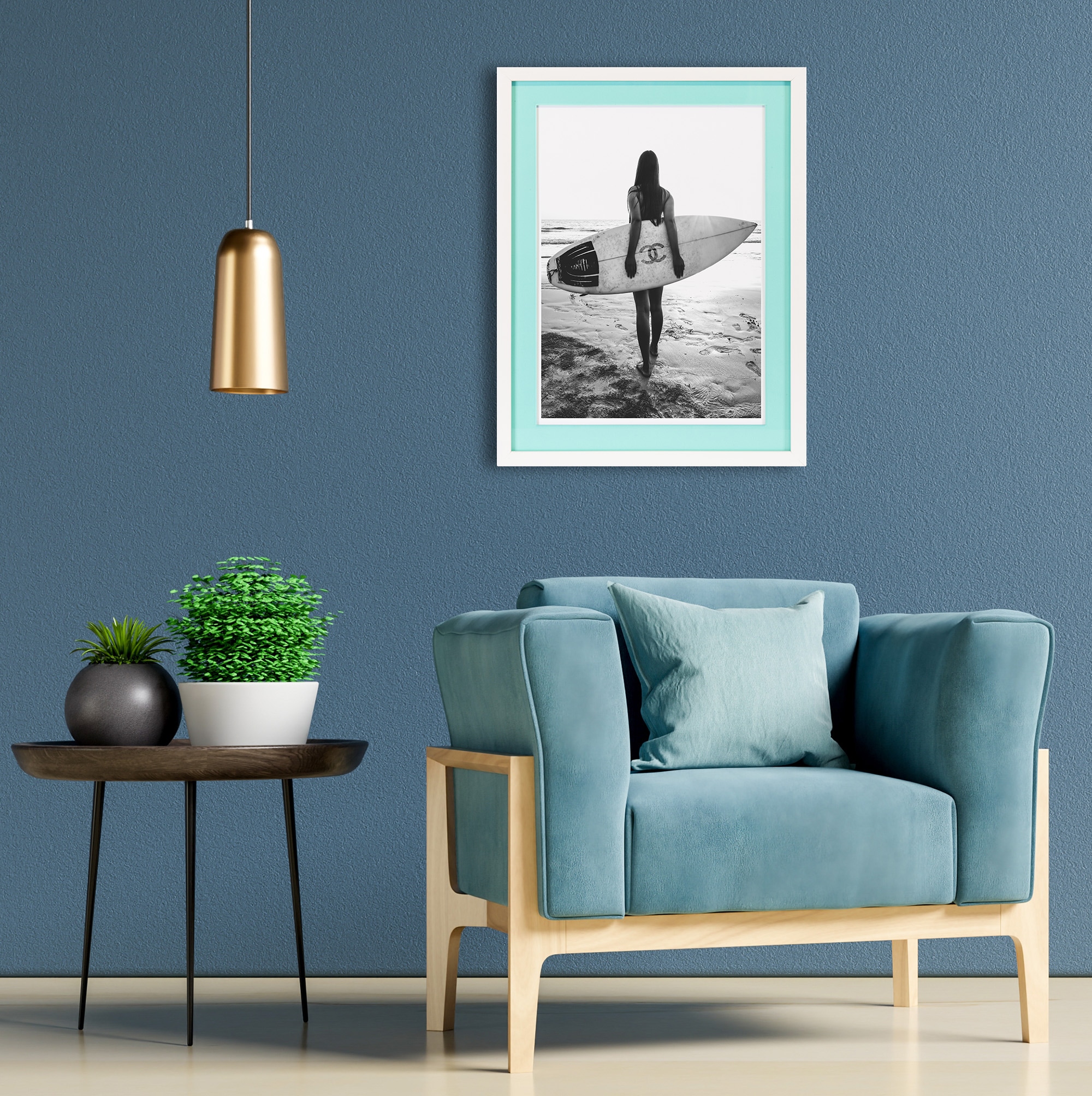 queence Bild mit Rahmen "Frau, Logo, Surfbrett schwarz weiß" Bilder von Frauen Frau Meer Schwarz-Weiß Strand Strandbilder 1 Stk. tlg. Poster mit buntem Acrylglas Passepartout