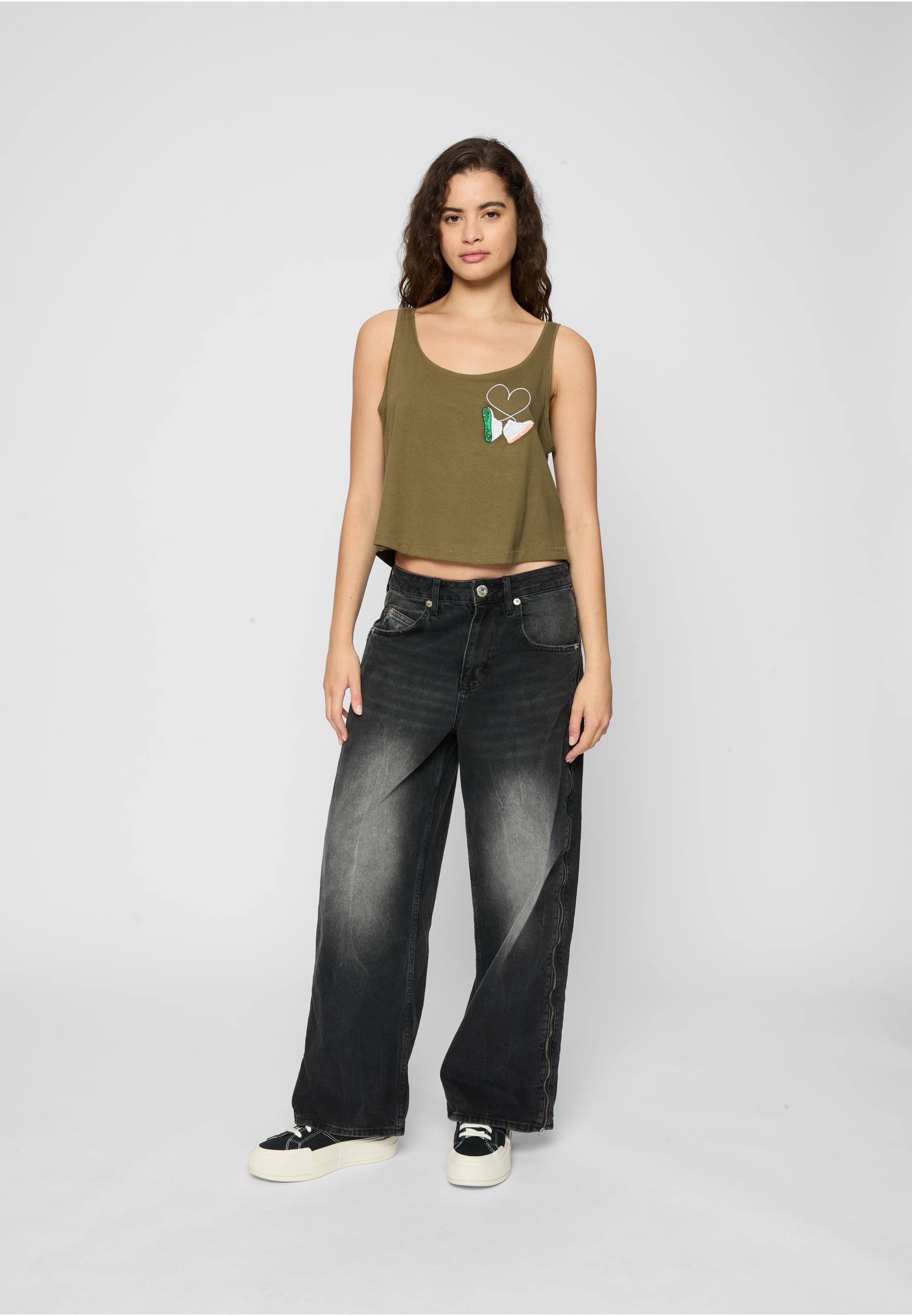 MisterTee Muskelshirt »MisterTee Damen Ladies Kicks Love EMB Tank«, (1 tlg.)