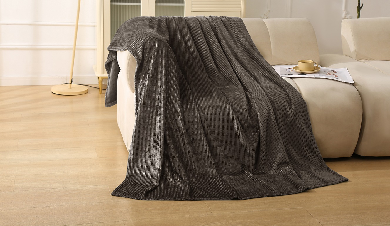 Thumbnail - Bruno Banani Wohndecke "Shakira" Weiche Kuscheldecke mit Prägedruck in Waffeloptik, 150x200 cm