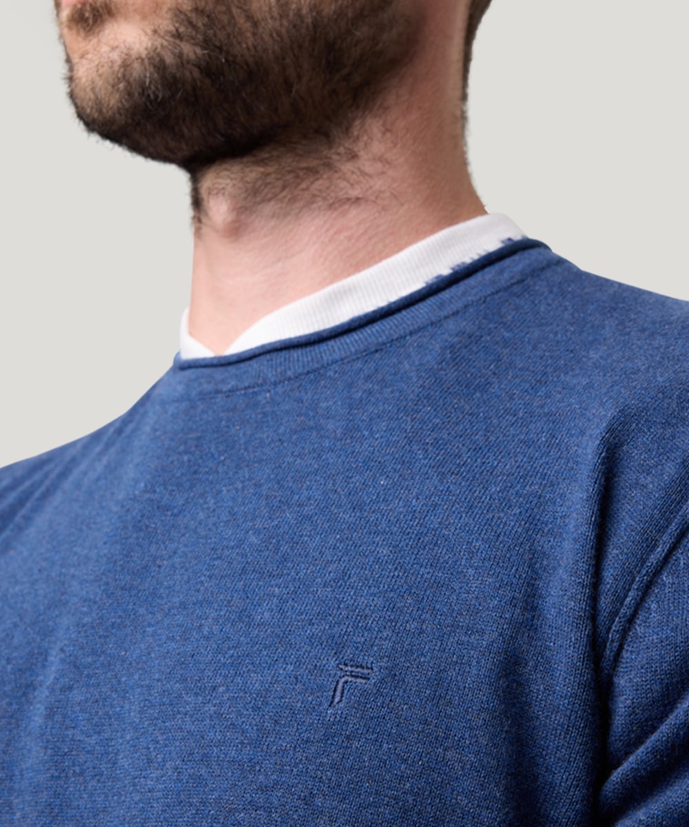 Pioneer Authentic Jeans Rundhalspullover, Ausschnitt mit Rollkante, Außennähte