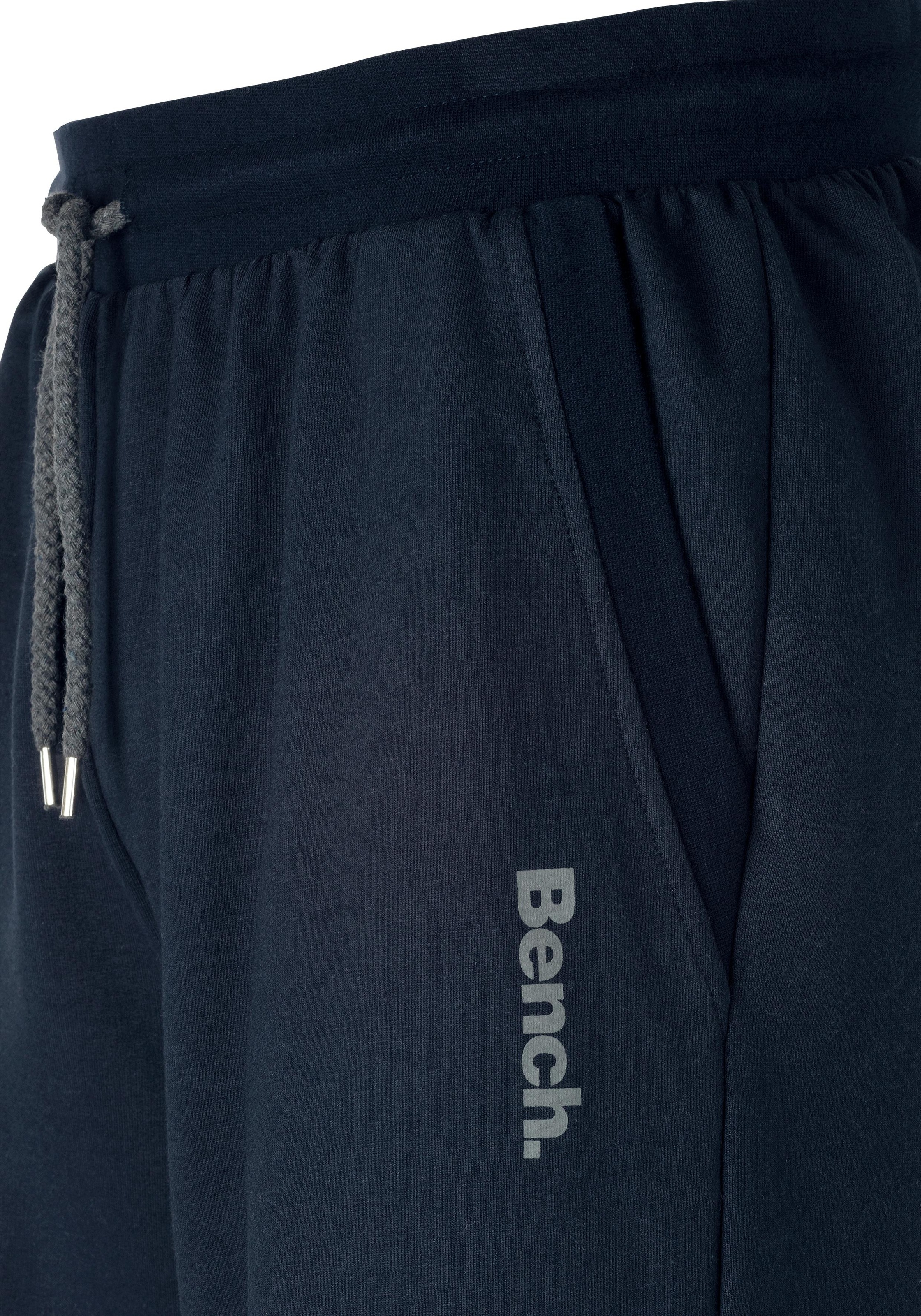 Bench. Loungewear Sweatshorts, mit seitlichen Taschen