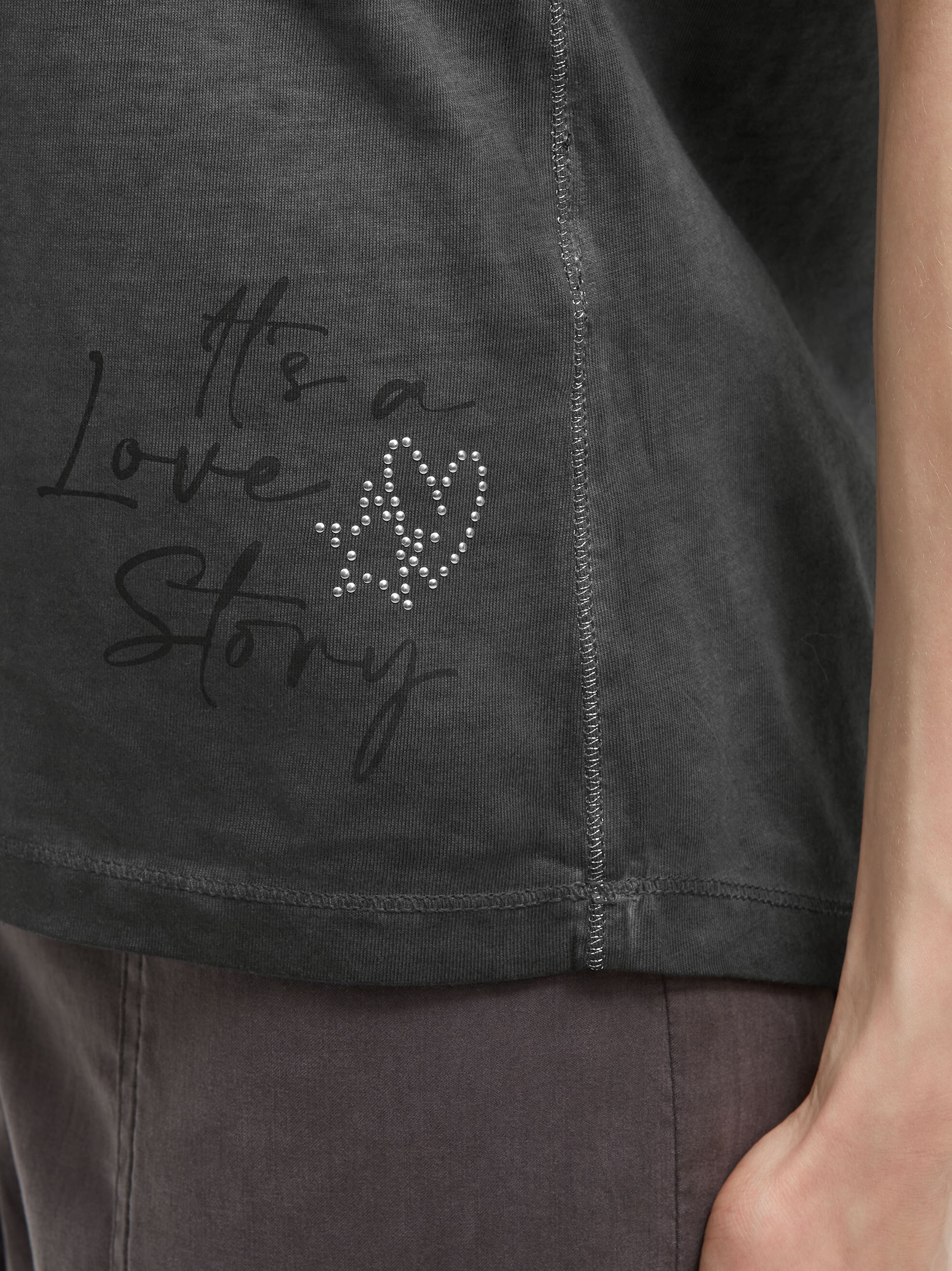 SOCCX V-Shirt mit längerer Rückenpartie