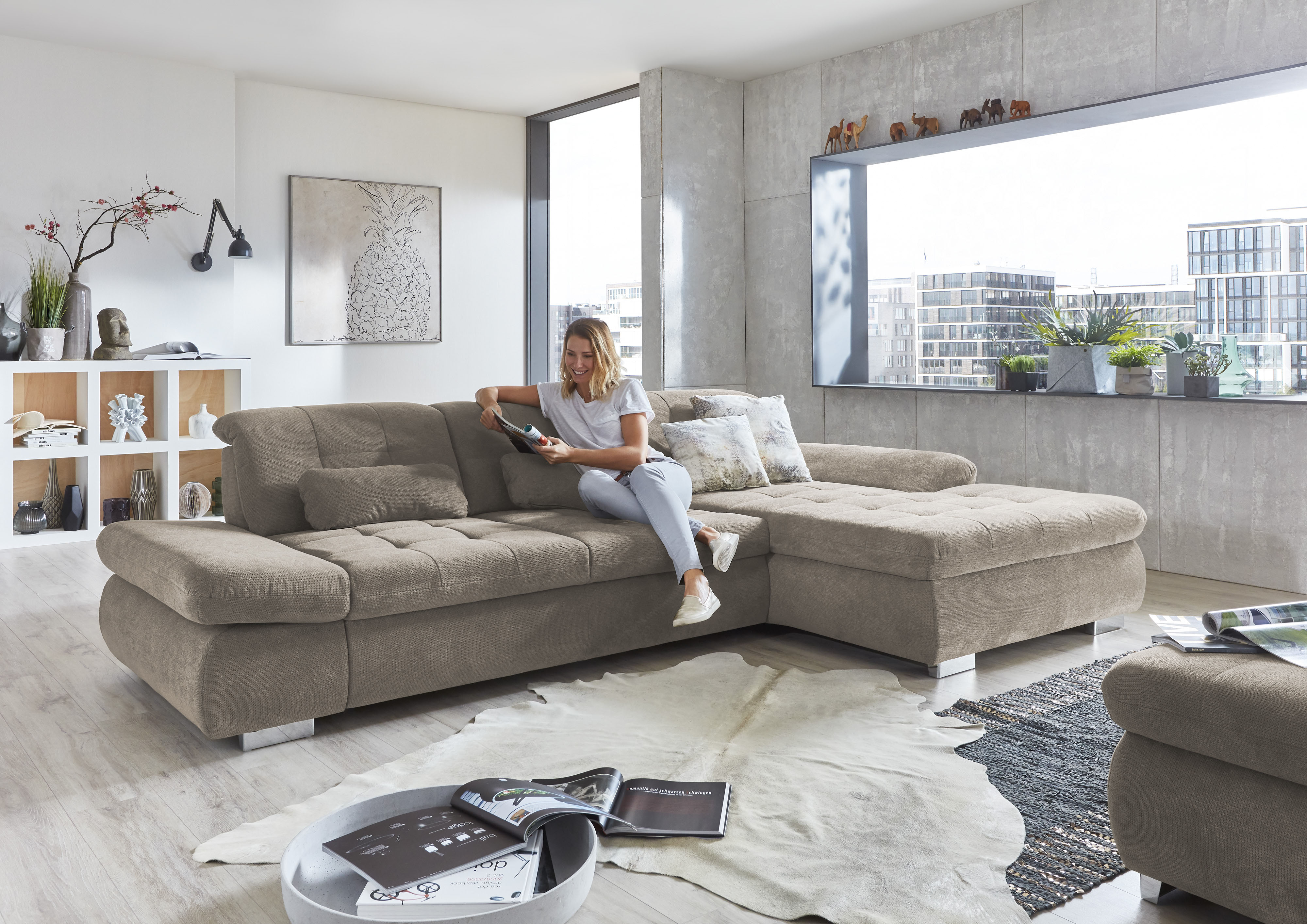 Die PlanBar Ecksofa "MP-IN17004 L-Form, Breite 331 cm, Federkern-Polsterung" inkl. Sitztiefenverstellung, wahlweise weitere Funktionen