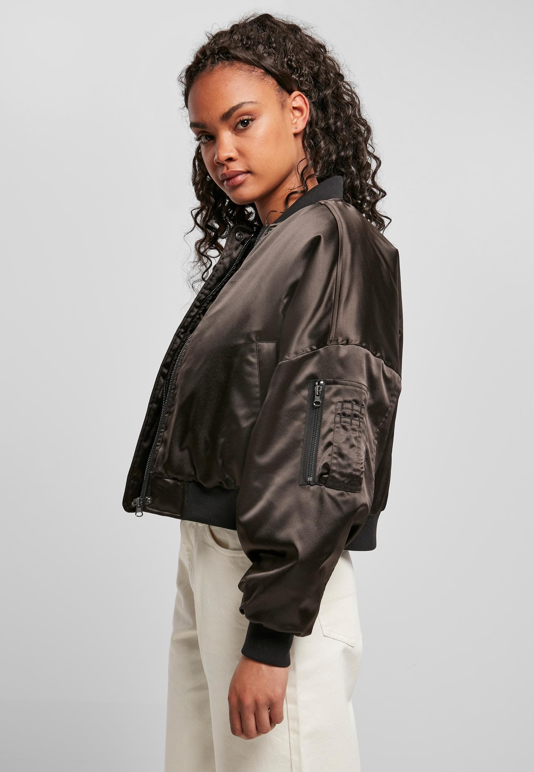 URBAN CLASSICS Bomberjacke »Urban Classics Damen Ladies Short Oversized Satin Bomber Jacket«, (1 St.), ohne Kapuze