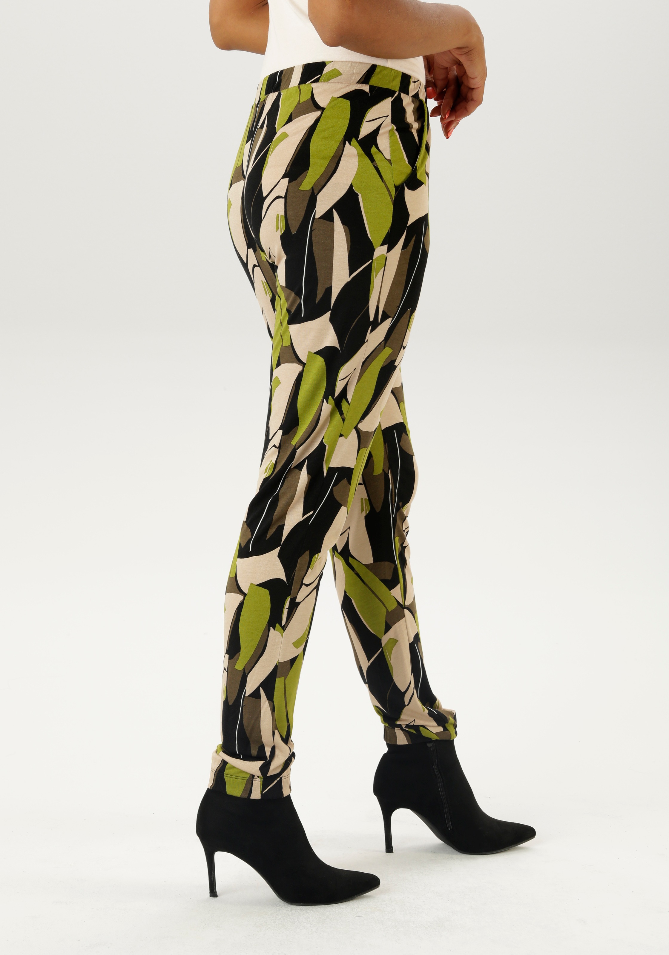 Aniston SELECTED Schlupfhose, mit trendigen Allover-Print günstig online kaufen
