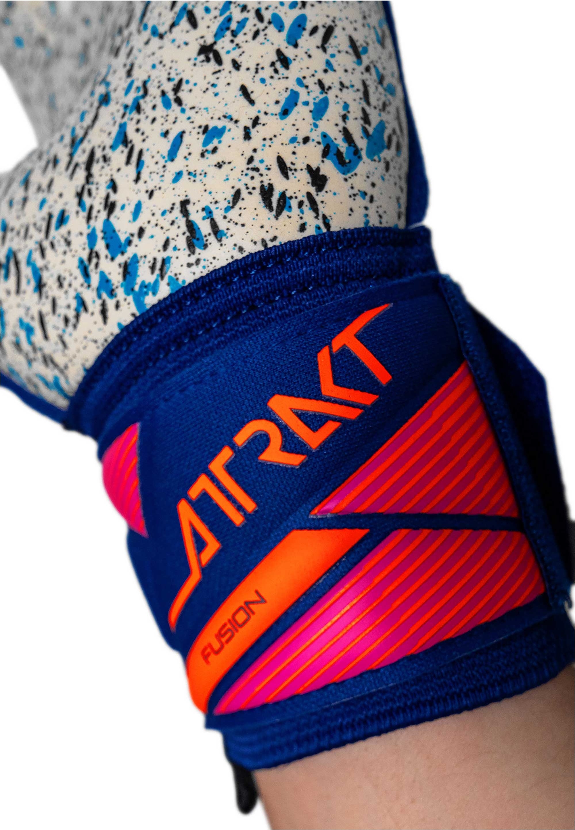 Reusch Torwarthandschuhe »Attrakt Fusion NC« mit hoher Atmungsaktivität