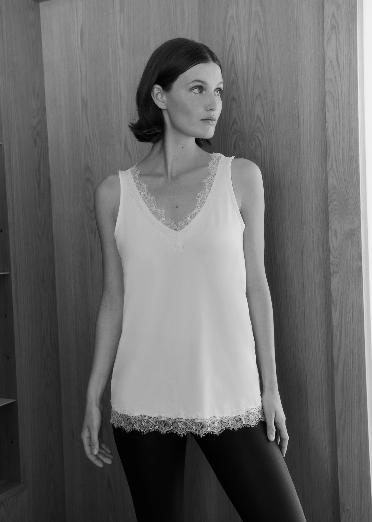 Thumbnail - rosemunde Unterziehshirt "Billie Tank Top" Vintage-Spitzenbesatz an V- Ausschnitt und Saum