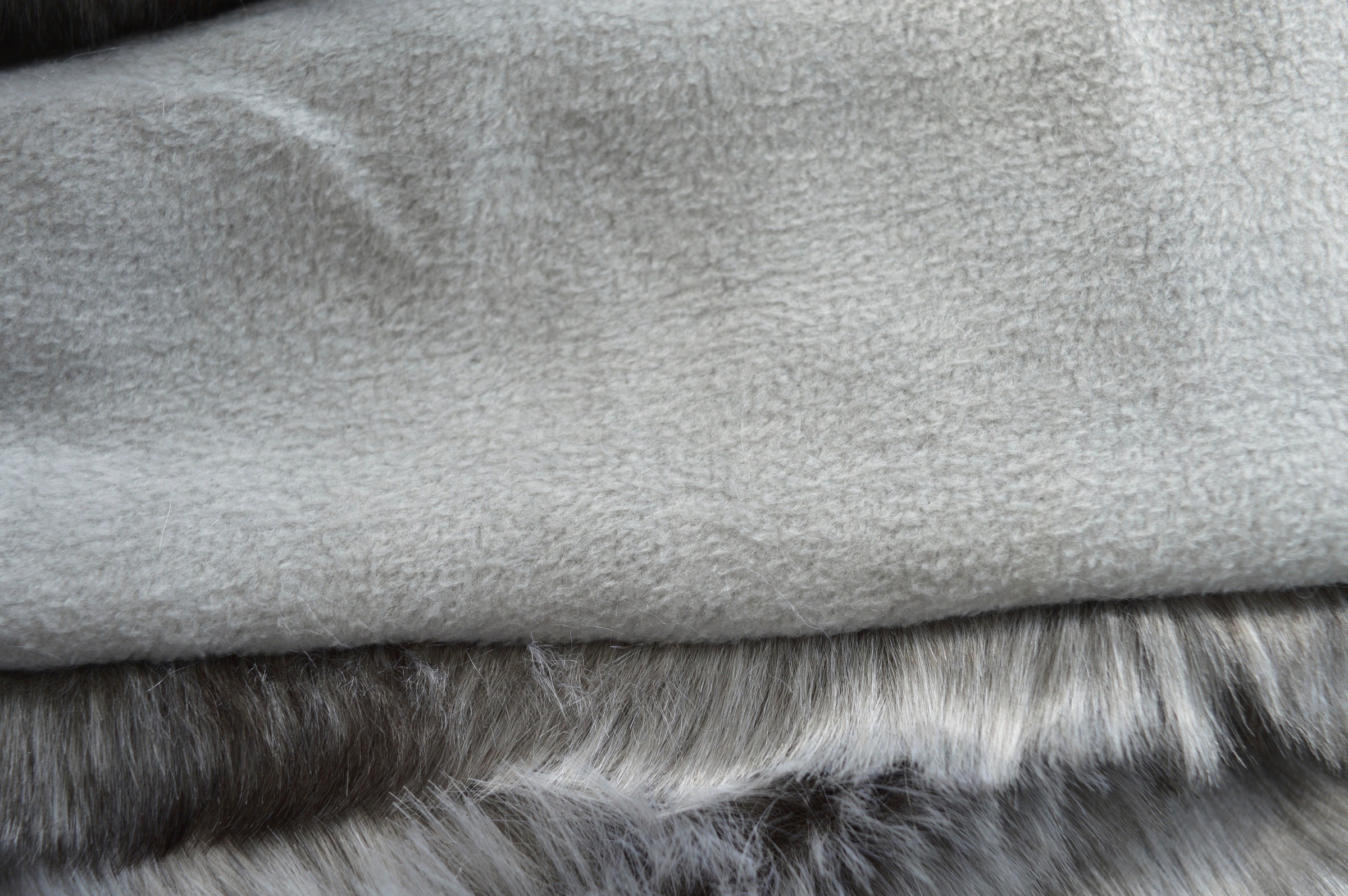 Thumbnail - MESANA Wohndecke "Wolf" aus hochwertigem Fellimitat, Kuscheldecke, 150x200 cm