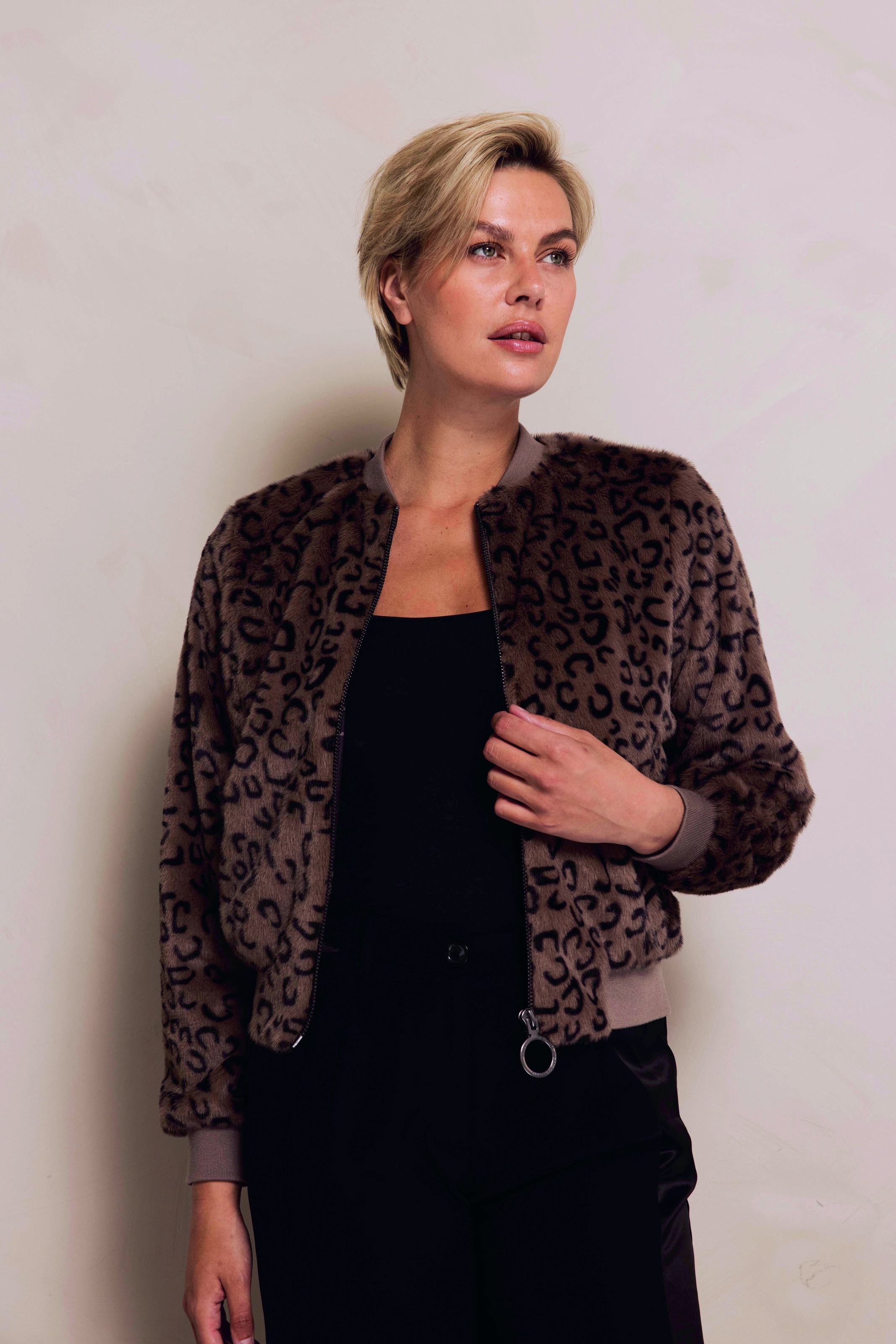 Zhrill Blouson "ZHGIULIA", mit Leoparden-Muster, kurzer moderner Schnitt günstig online kaufen