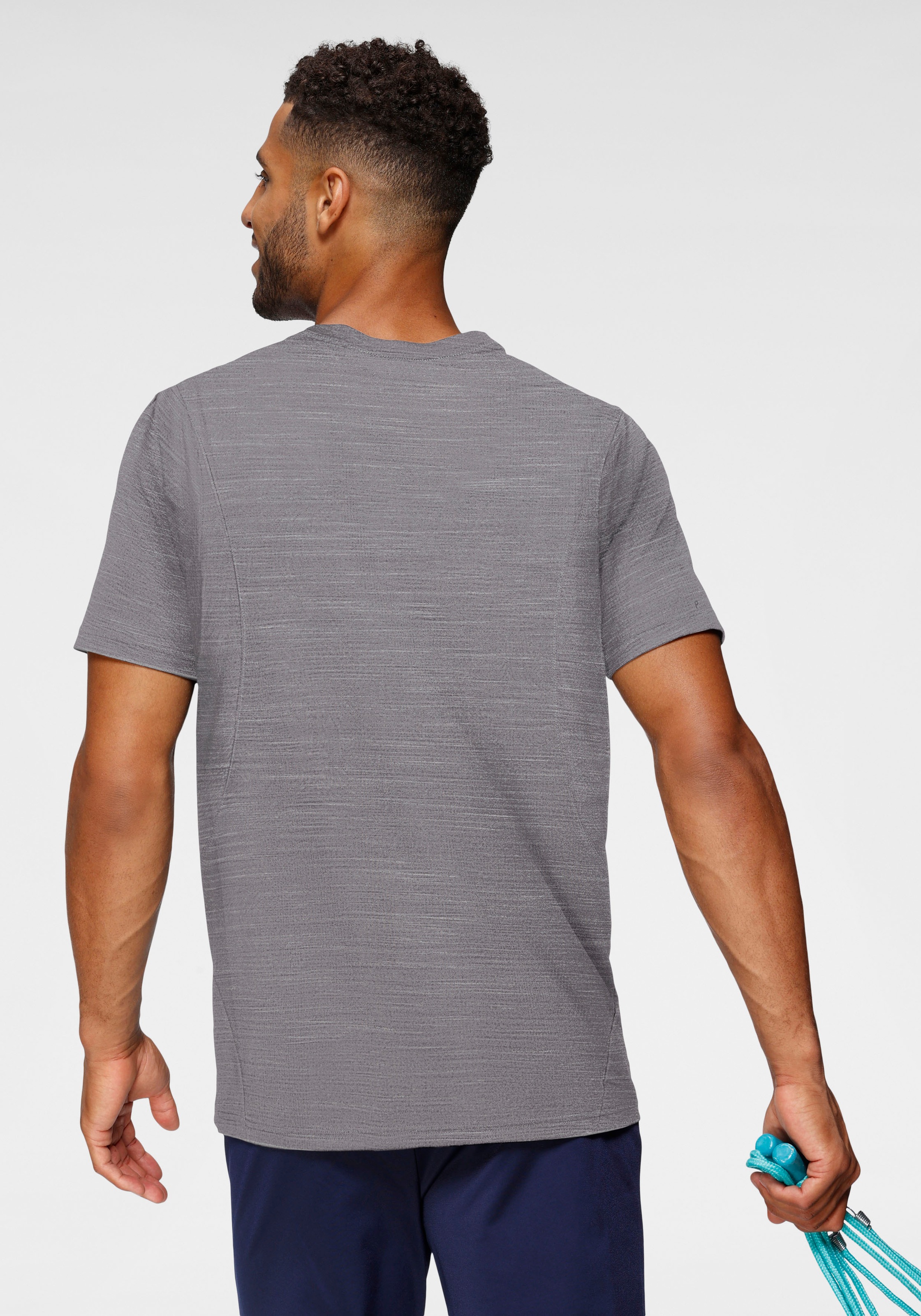 PUMA Trainingsshirt »M CLOUDSPUN SOFT TEE« regular fit, atmungsaktiv, schnell trocknend, ohne Kapuze