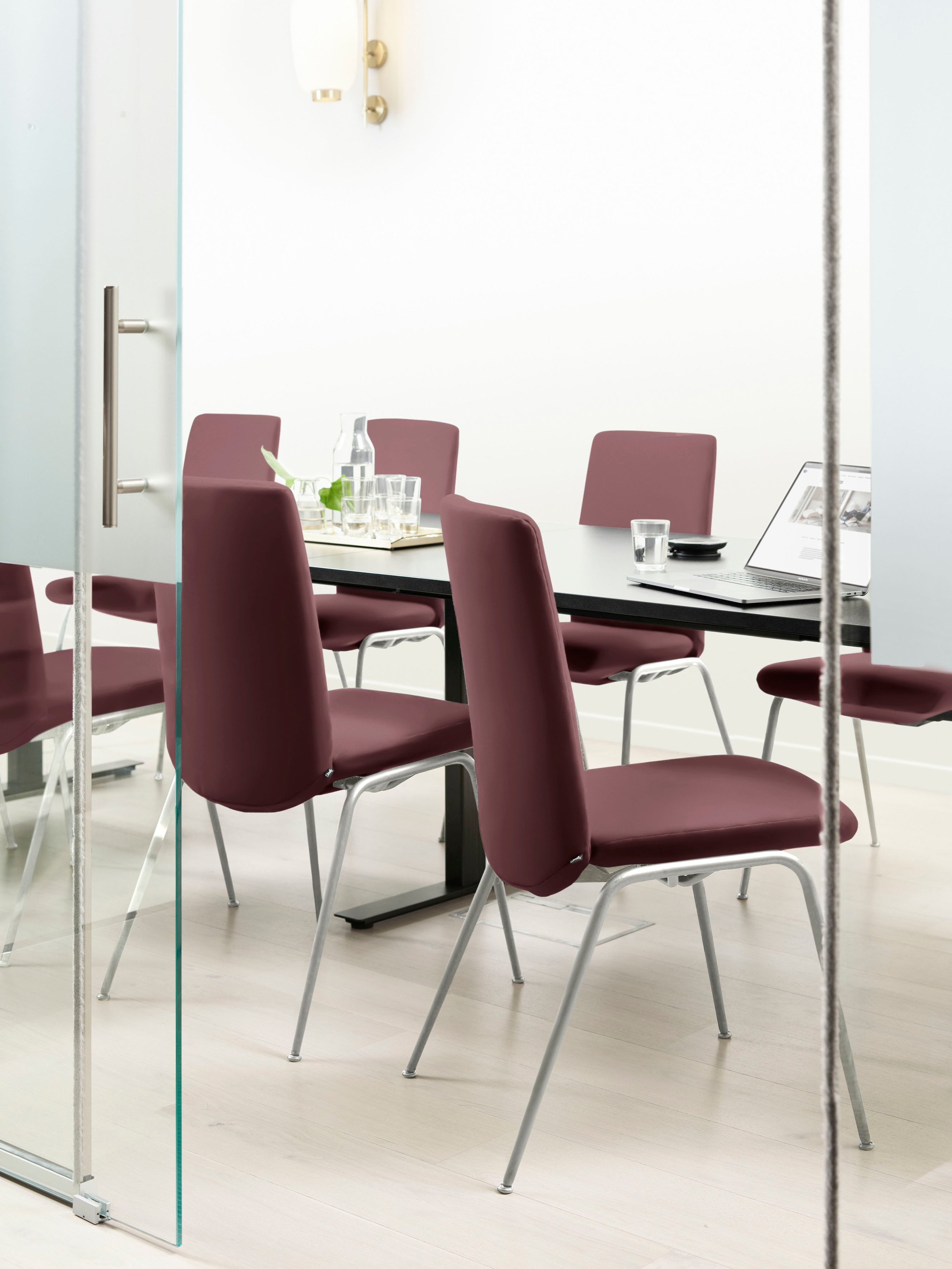 Polsterstuhl STRESSLESS "Laurel", rot (bordeaux batick, schwarz matt), B:57cm H:92cm T:59cm, Leder BATICK: BATICK ist ein leicht korrigiertes, durchgefärbtes und genarbtes Möbelleder, bei dem die meisten Unebenheiten und Spuren in der Regel entfernt wurde