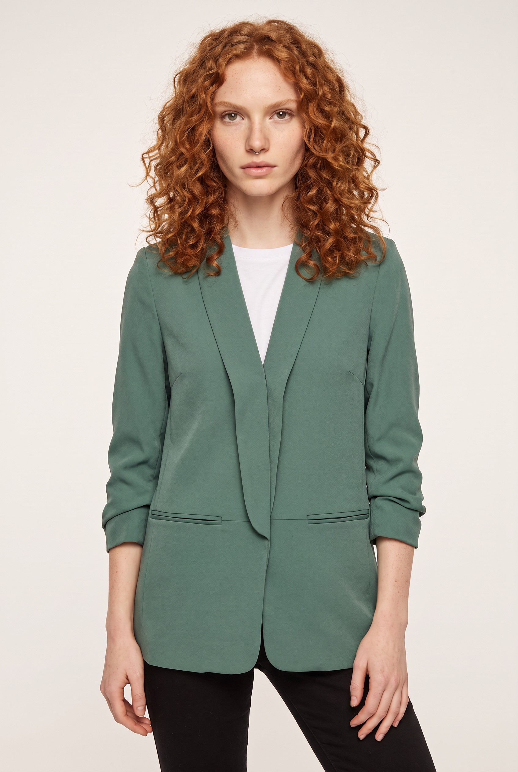 ONLY Kurzblazer "ONLELLA – Femininer Blazer mit 3/4-Ärmeln und Raffung" regular fit, casual, Web, Kunstfaser, V-Ausschnitt