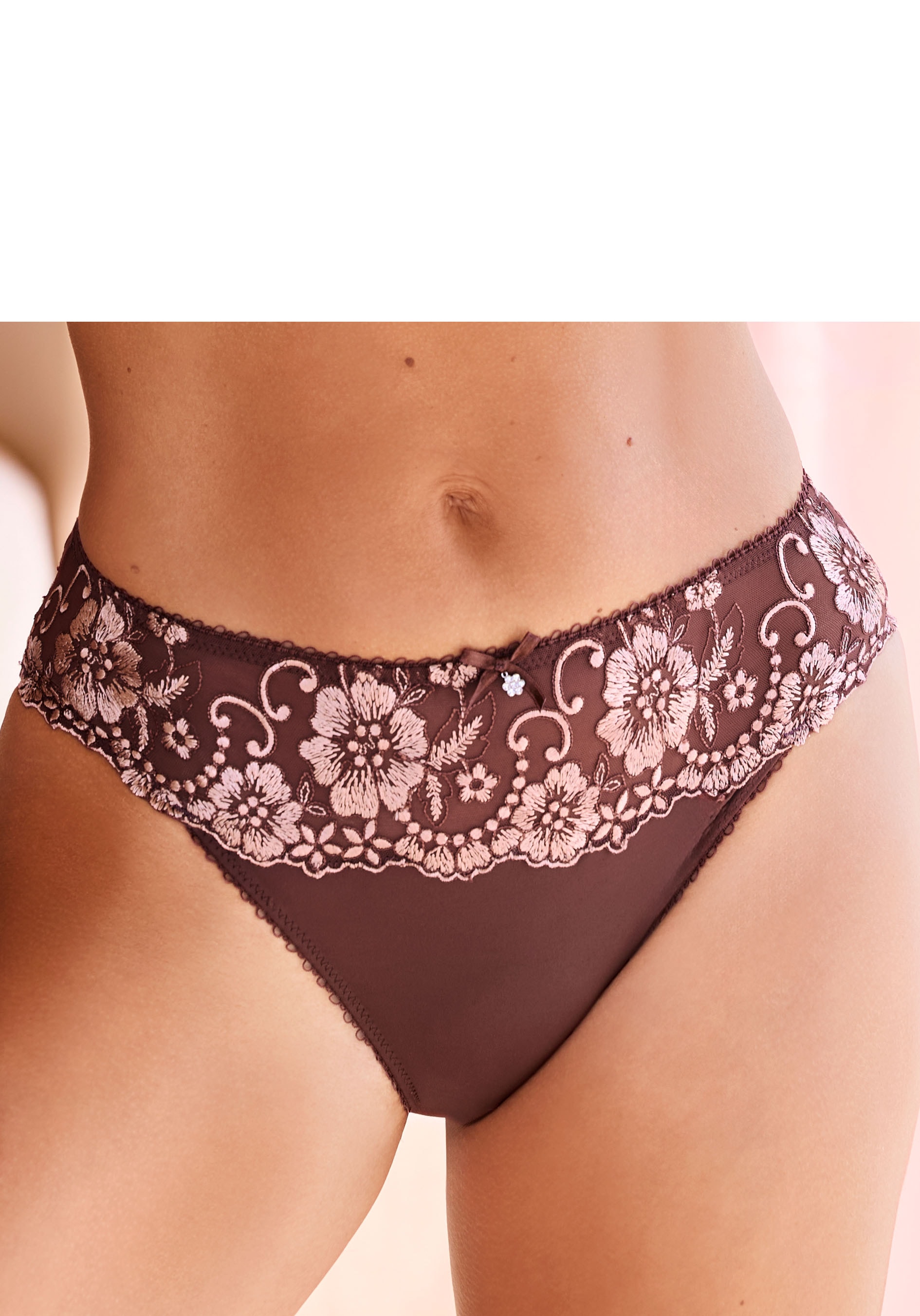 LASCANA Bikinislip "Wanda" mit Stickerei Spitze in floraler Optik, als Dessous-Set kombinierbar