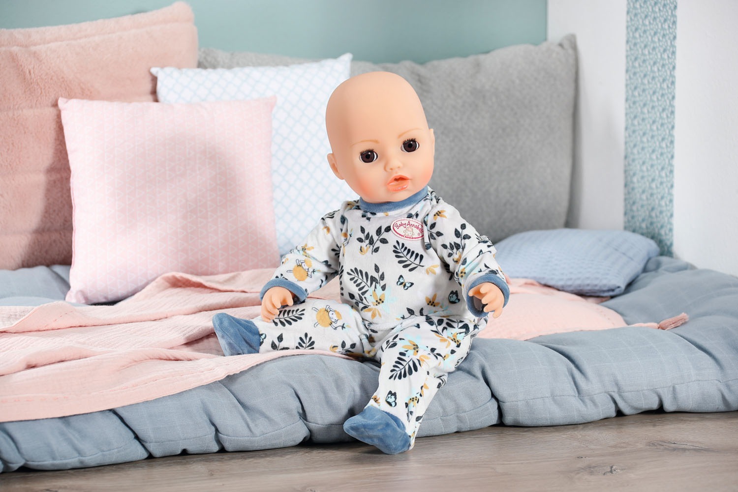 Baby Annabell Puppenkleidung »Strampler blau Blätter, 43 cm«, mit Kleiderbügel