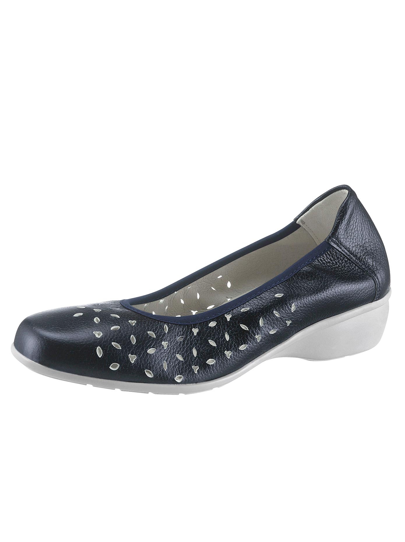 Ballerina mit luftigen Durchbrüchen