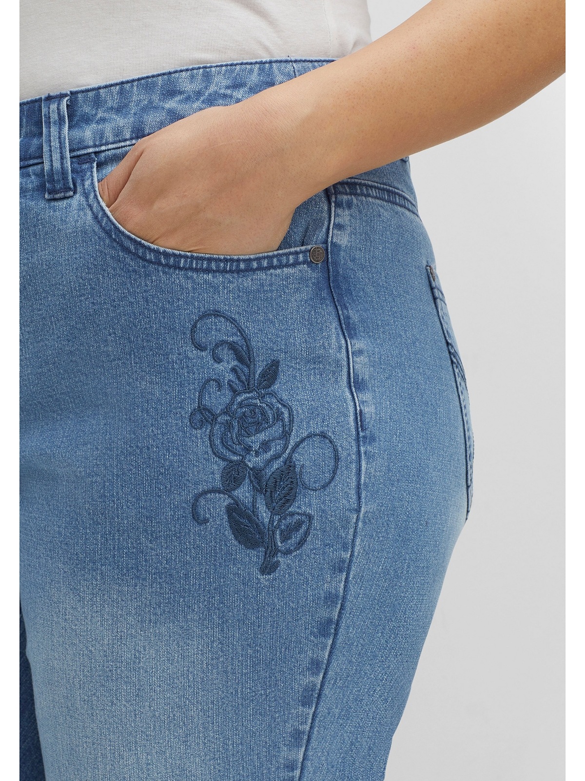 Sheego Stretch-Jeans aufwendiger bestellen mit | Blumenstickerei Größen«, BAUR »Große