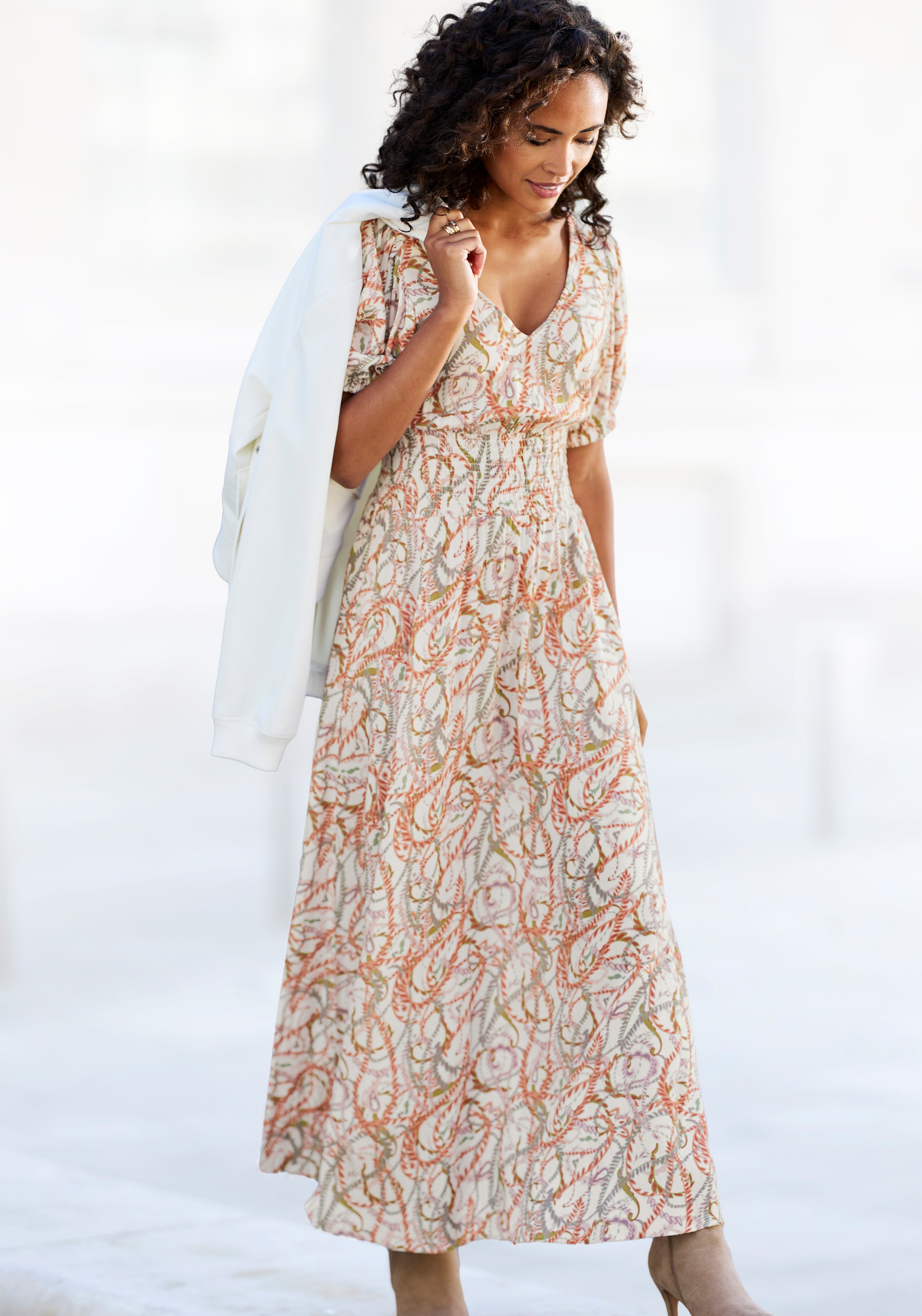 LASCANA Maxikleid "mit Alloverdruck und V-Ausschnitt aus Webware" Ohne Taschen Sommerkleid mit Puffärmeln, Elegantes Webkleid, Strandkleid