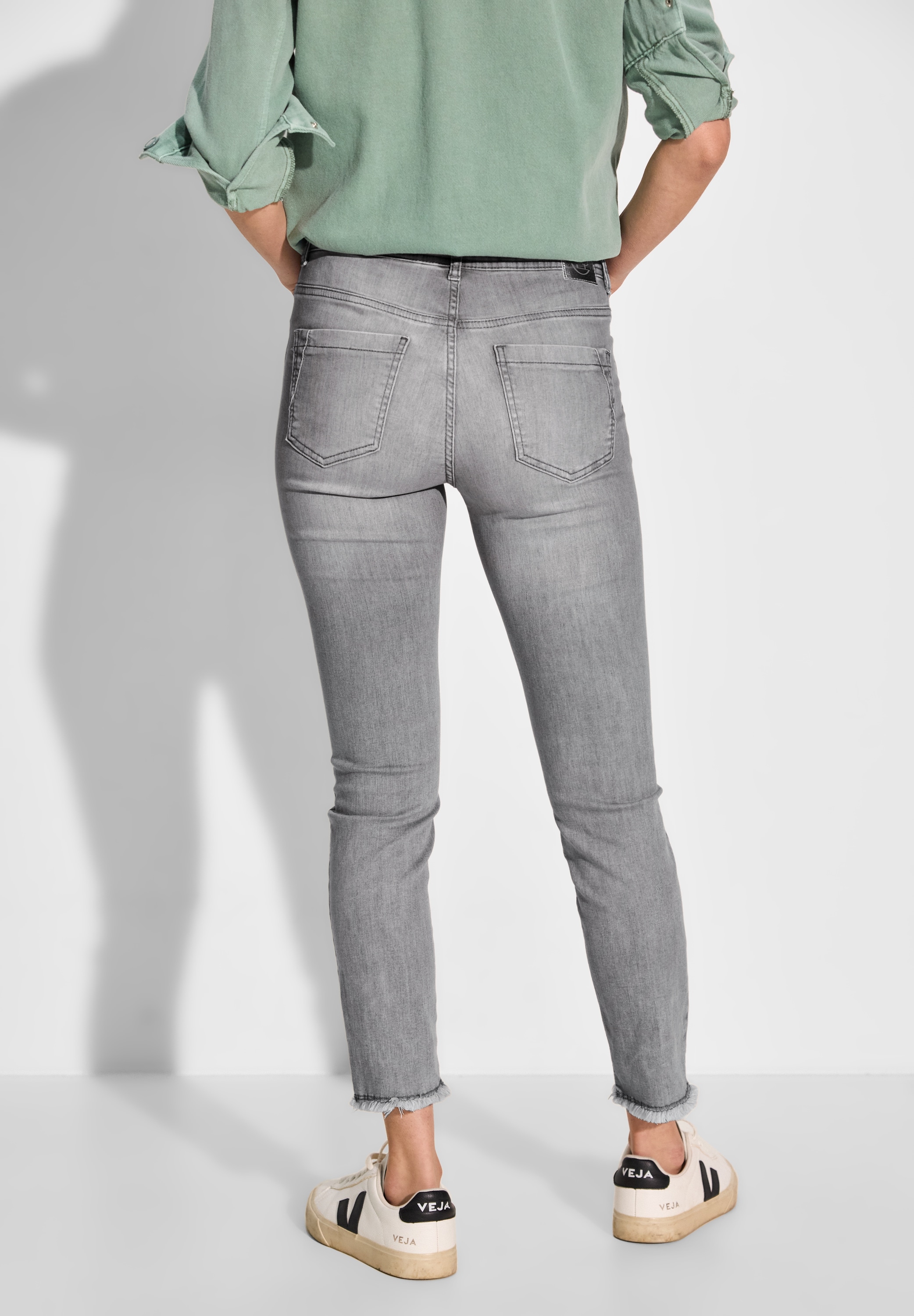 Slim-fit-Jeans, in grauer Waschung