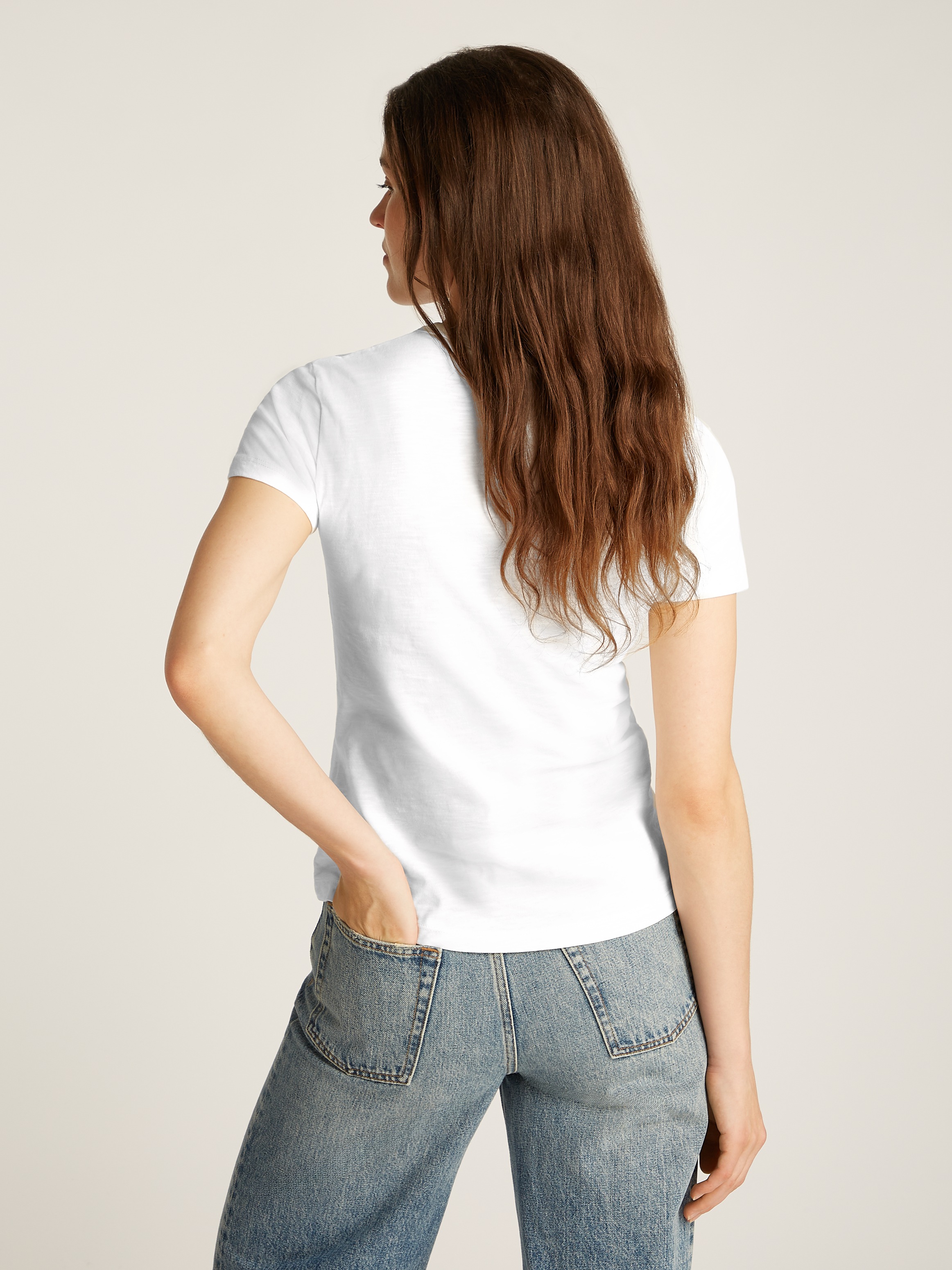 Tommy Hilfiger Rundhalsshirt »1985 SLIM SLUB C-NK SS«, mit Logostickerei