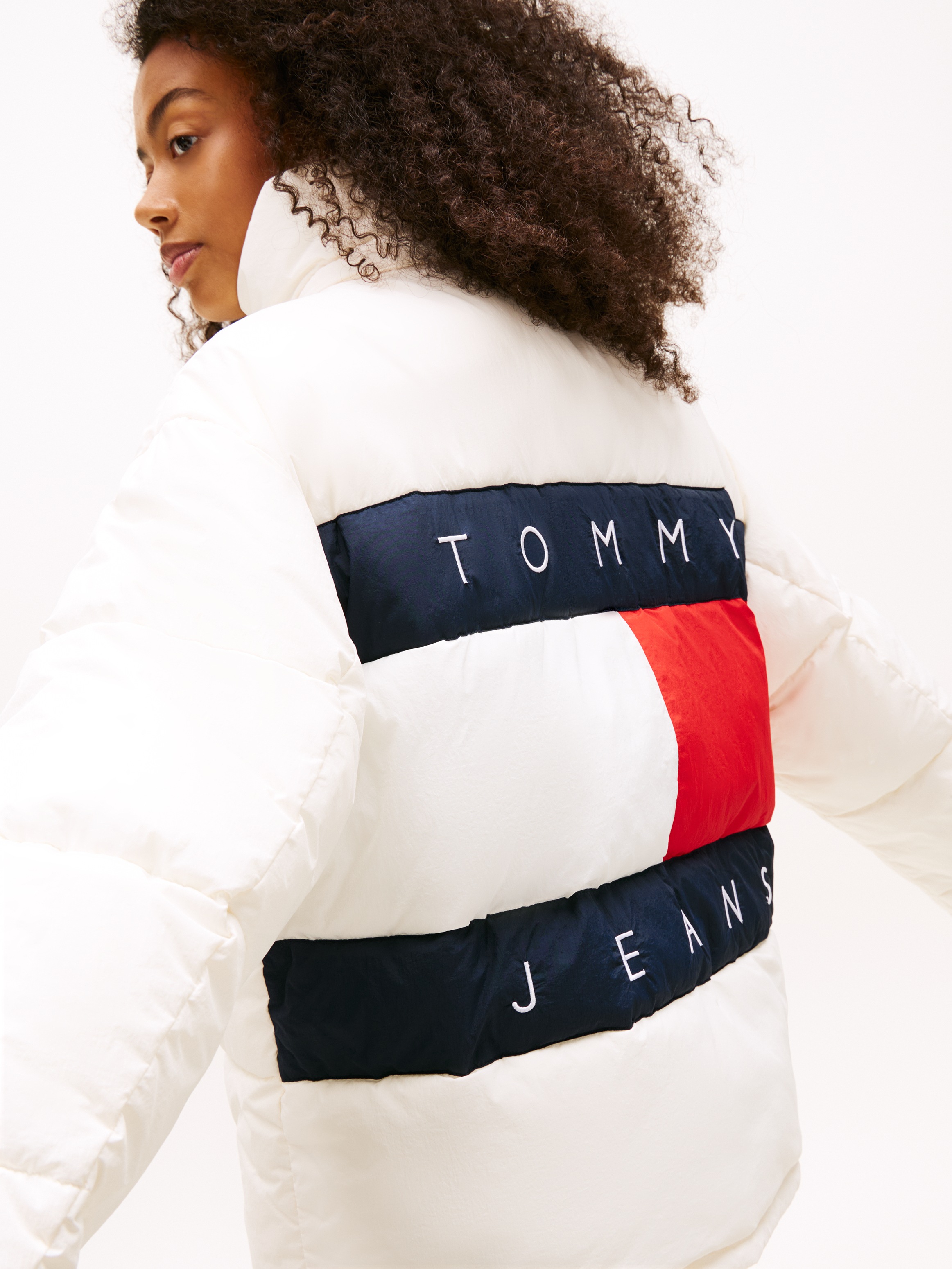 Tommy Jeans Steppjacke "TJW OVS HOODED FLAG PUFFER EXT" mit Kapuze günstig online kaufen
