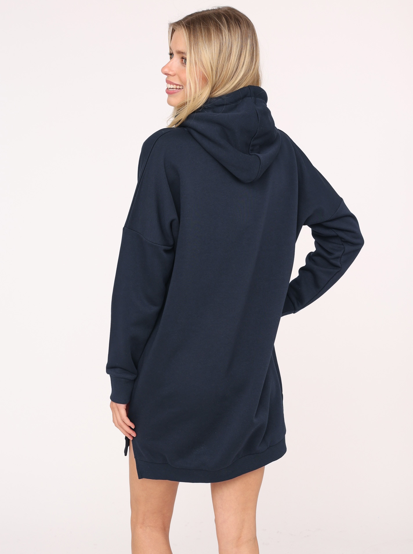 Zwillingsherz Sweatkleid »"Strandglück"«, mit Stickerei vorne und am Arm