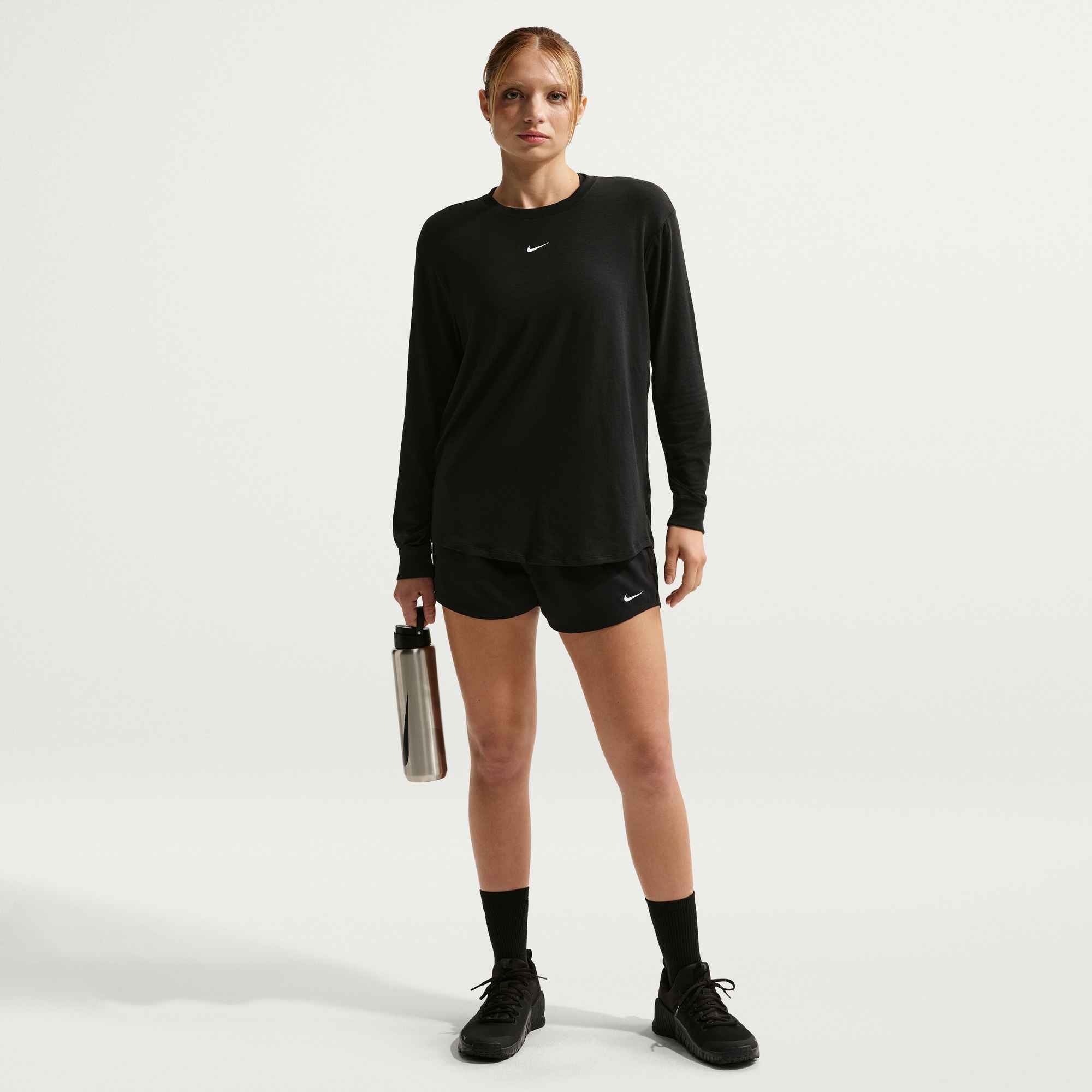 Nike Funktionsshirt »W NK ONE RELAXED DF LS TOP« lockere Passform, verlängerter Schnitt, leichtes Jersey-Material
